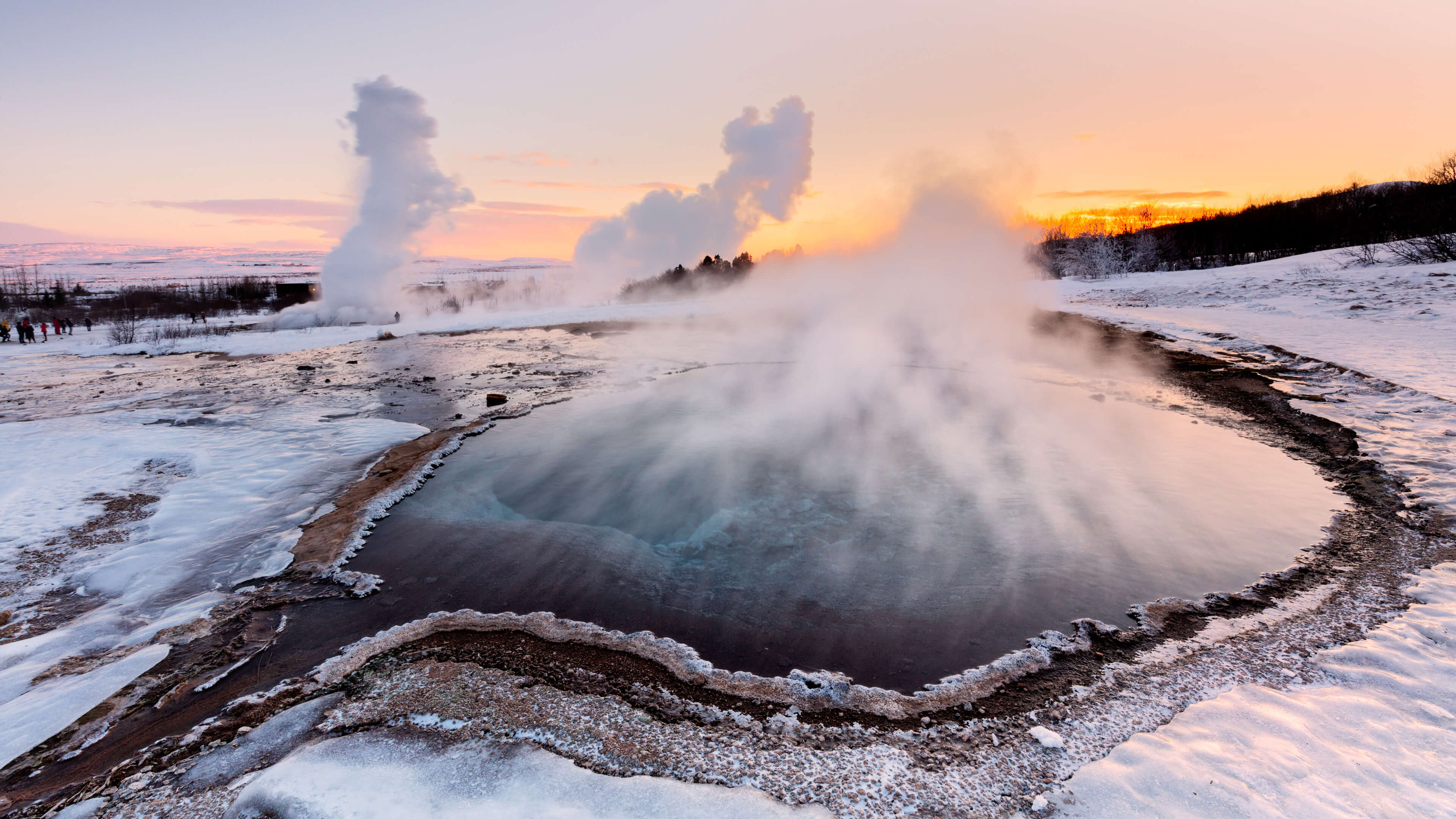 X Strokkur Geyser In Iceland K Hd K Wallpapers Images