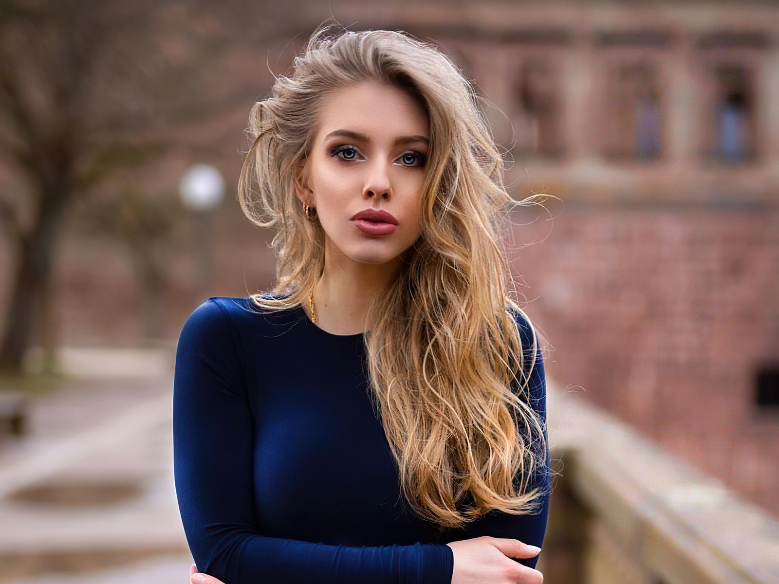 1600x1200 Alexa Breit Blonde In Blue Dress 4k Wallpaper,1600x1200 ...