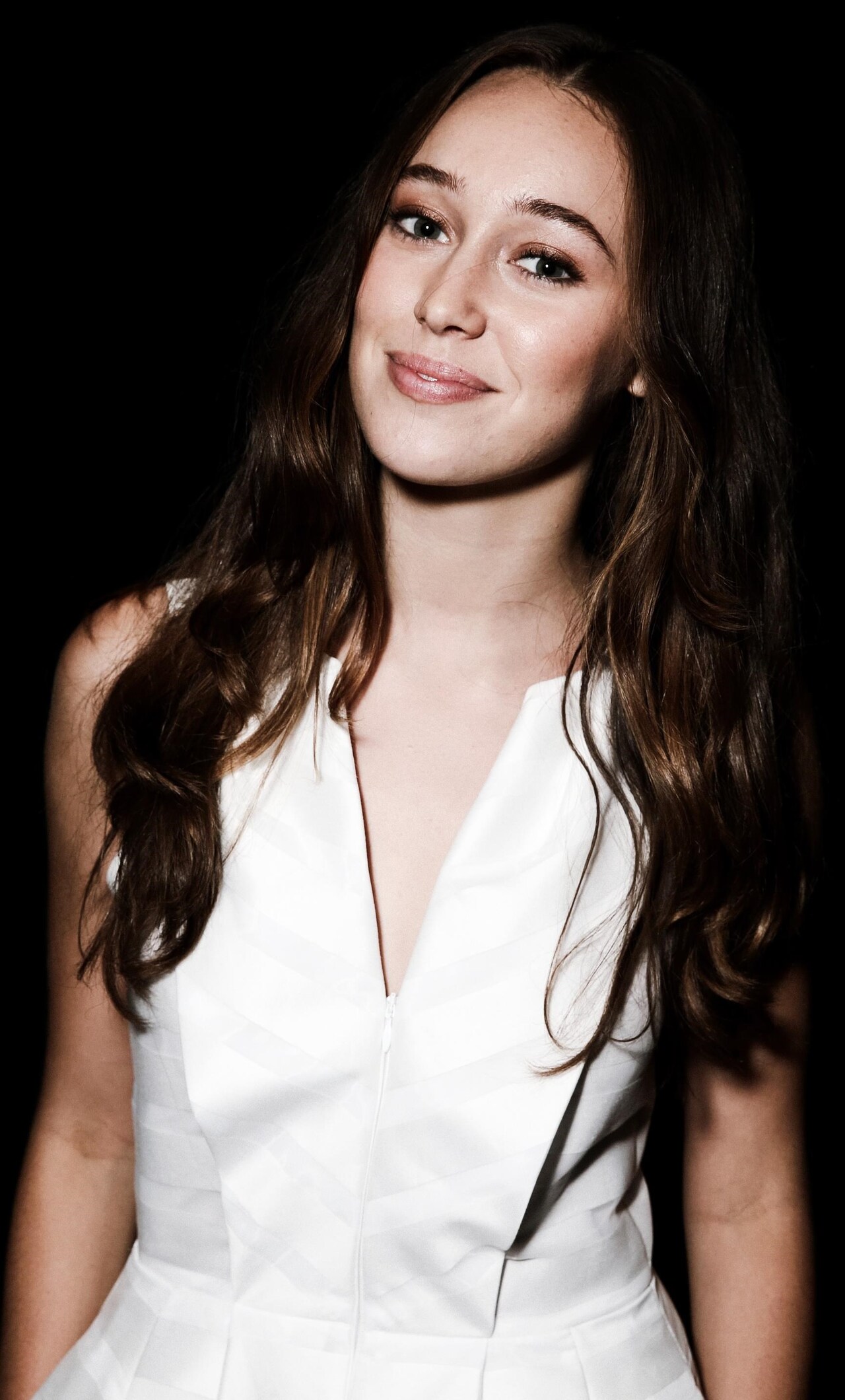 Alycia Debnam-Carey Makeup and Hairstyle | Full HD Pictures