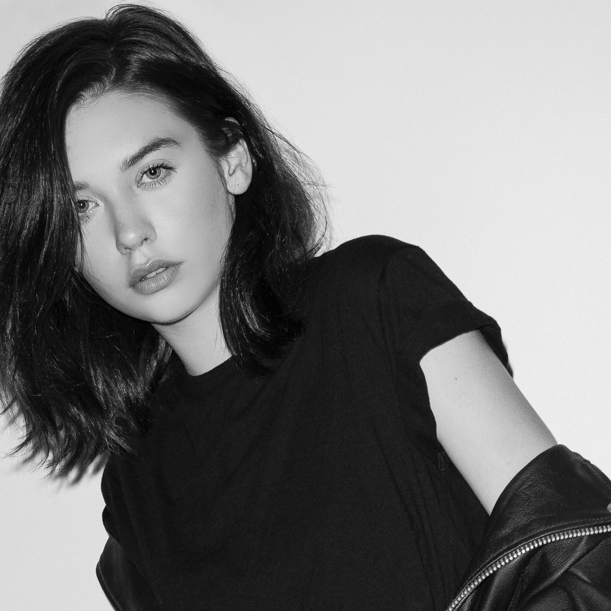 2048x2048 Amanda Steele Monochrome Ipad Air HD 4k Wallpapers, Images,  Backgrounds, Photos and Pictures