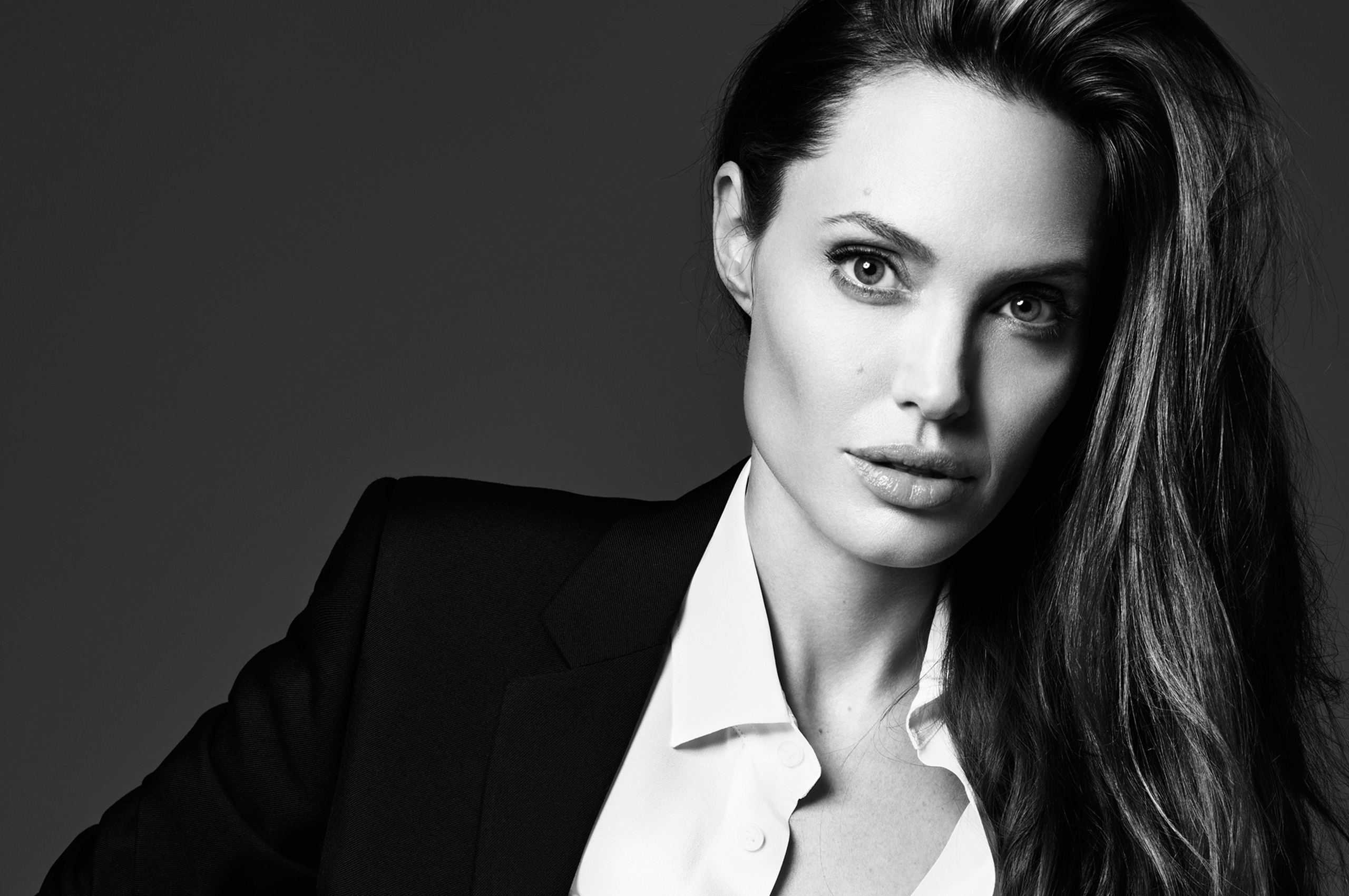 Angelina Jolie Elle 2018 In 2560x1700 Resolution. angelina-jolie-elle-2018-...