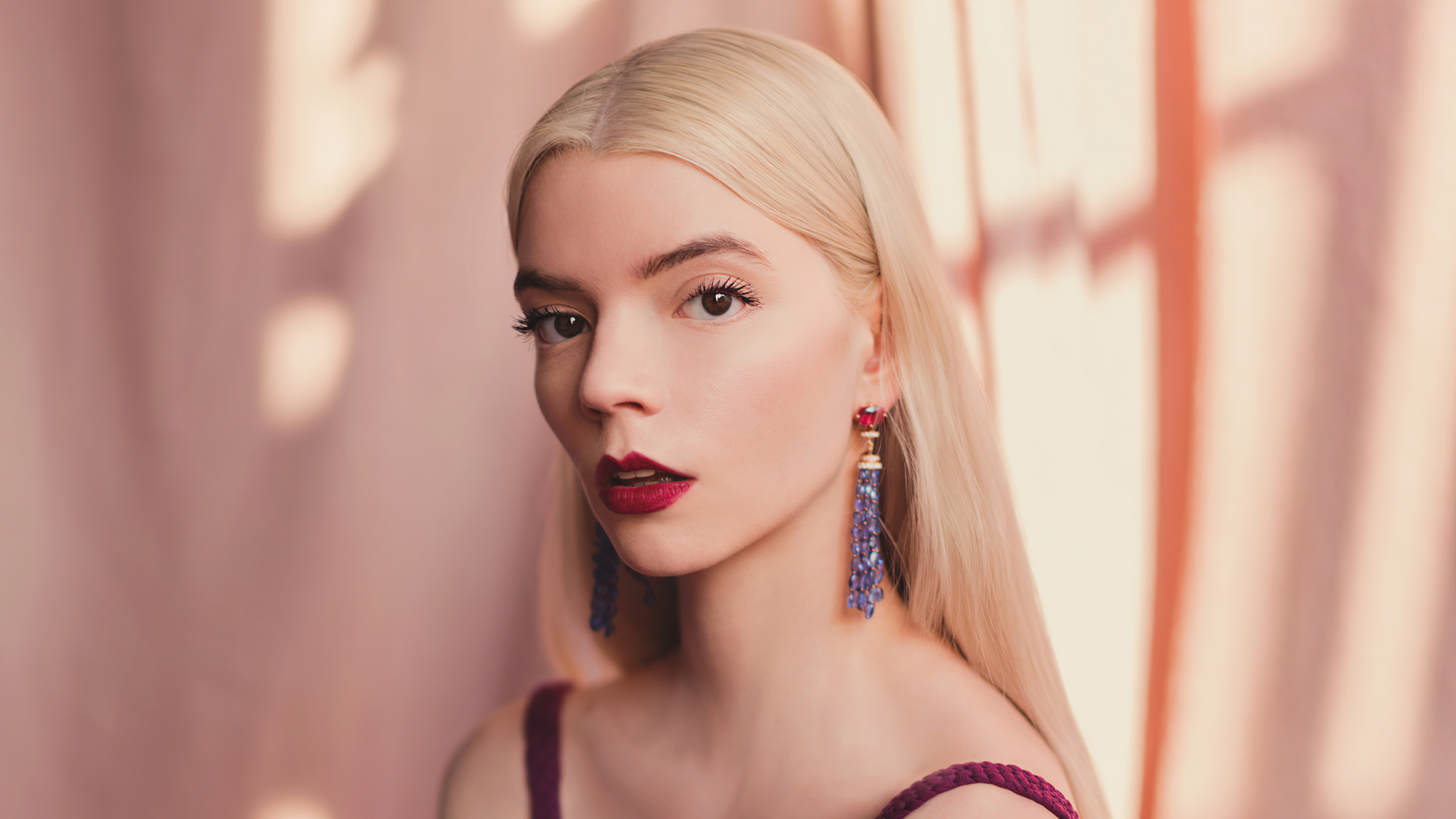 2560x1440 Anya Taylor Joy 2021 Critics Choice Awards Portraits 4k 1440P