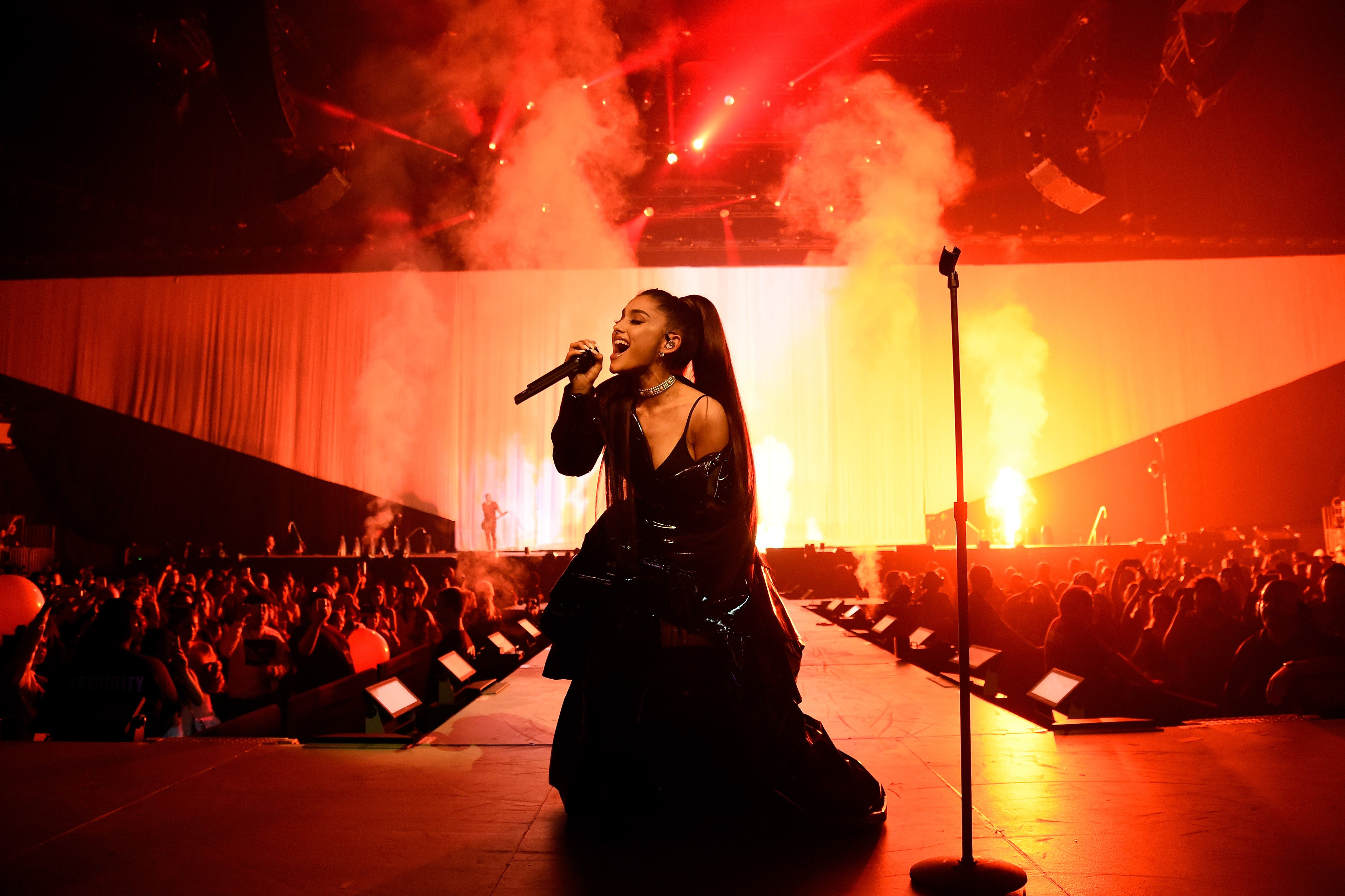 3840x2560 Ariana Grande Live Performance On Stage 3840x2560 Resolution ...