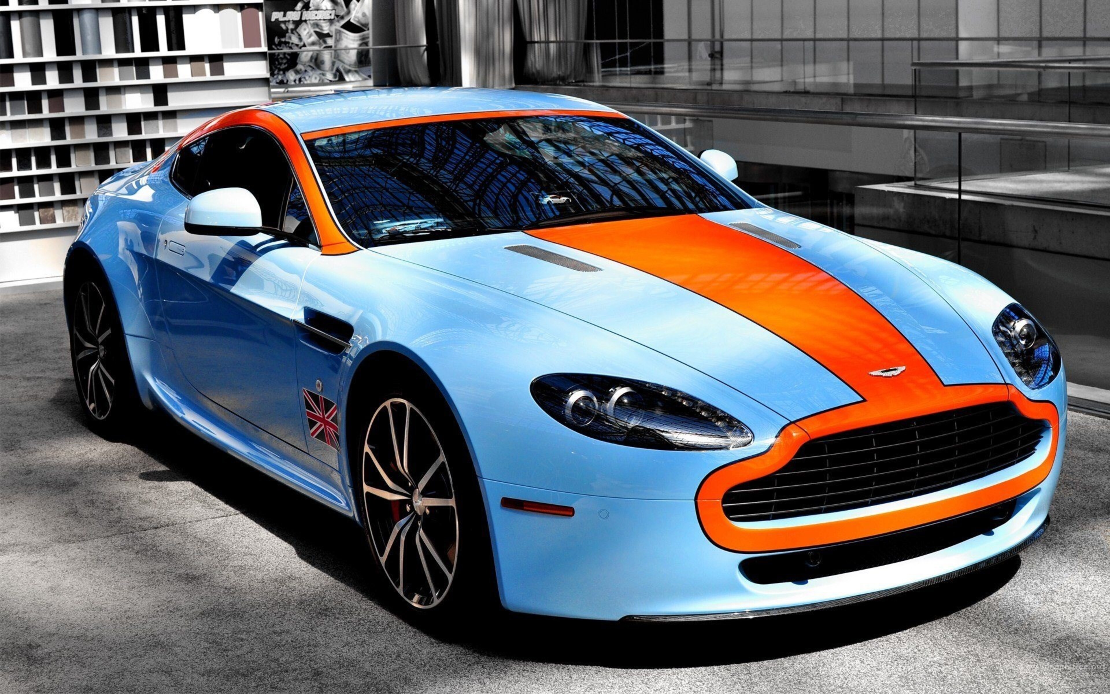 Красочная машина. Aston Martin Gulf.