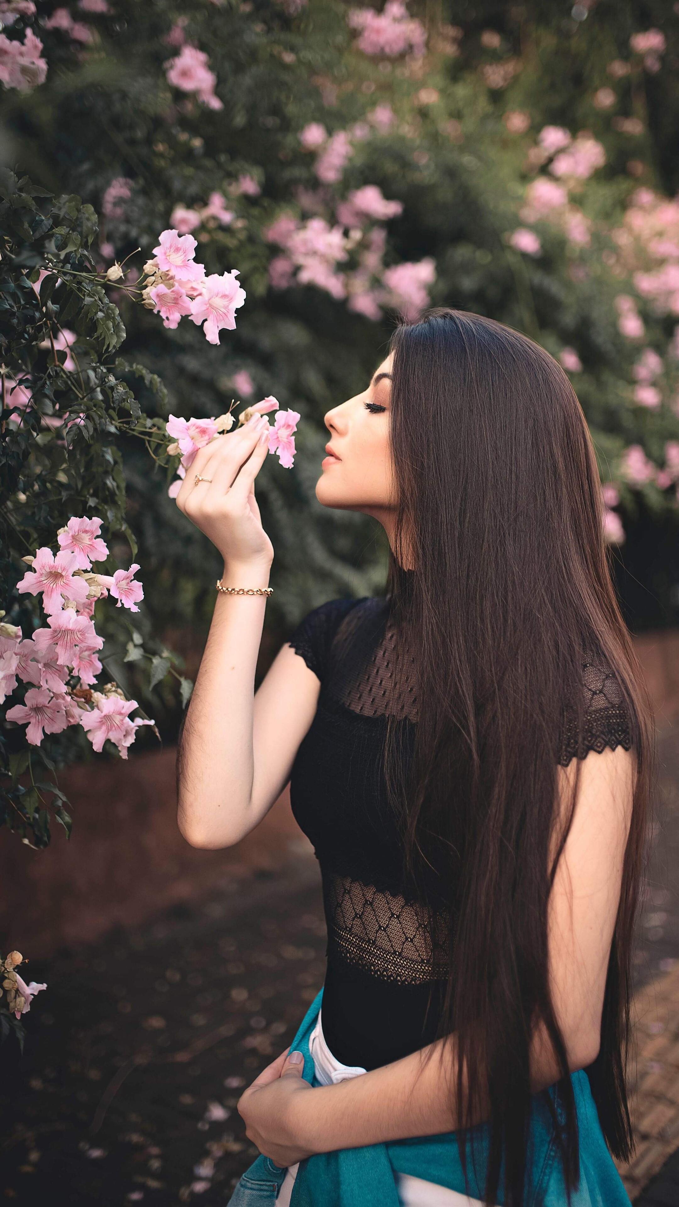 2160x3840 Attractive Beautiful Girl Smelling Flowers Sony Xperia X,XZ,Z5  Premium HD 4k Wallpapers, Images, Backgrounds, Photos and Pictures