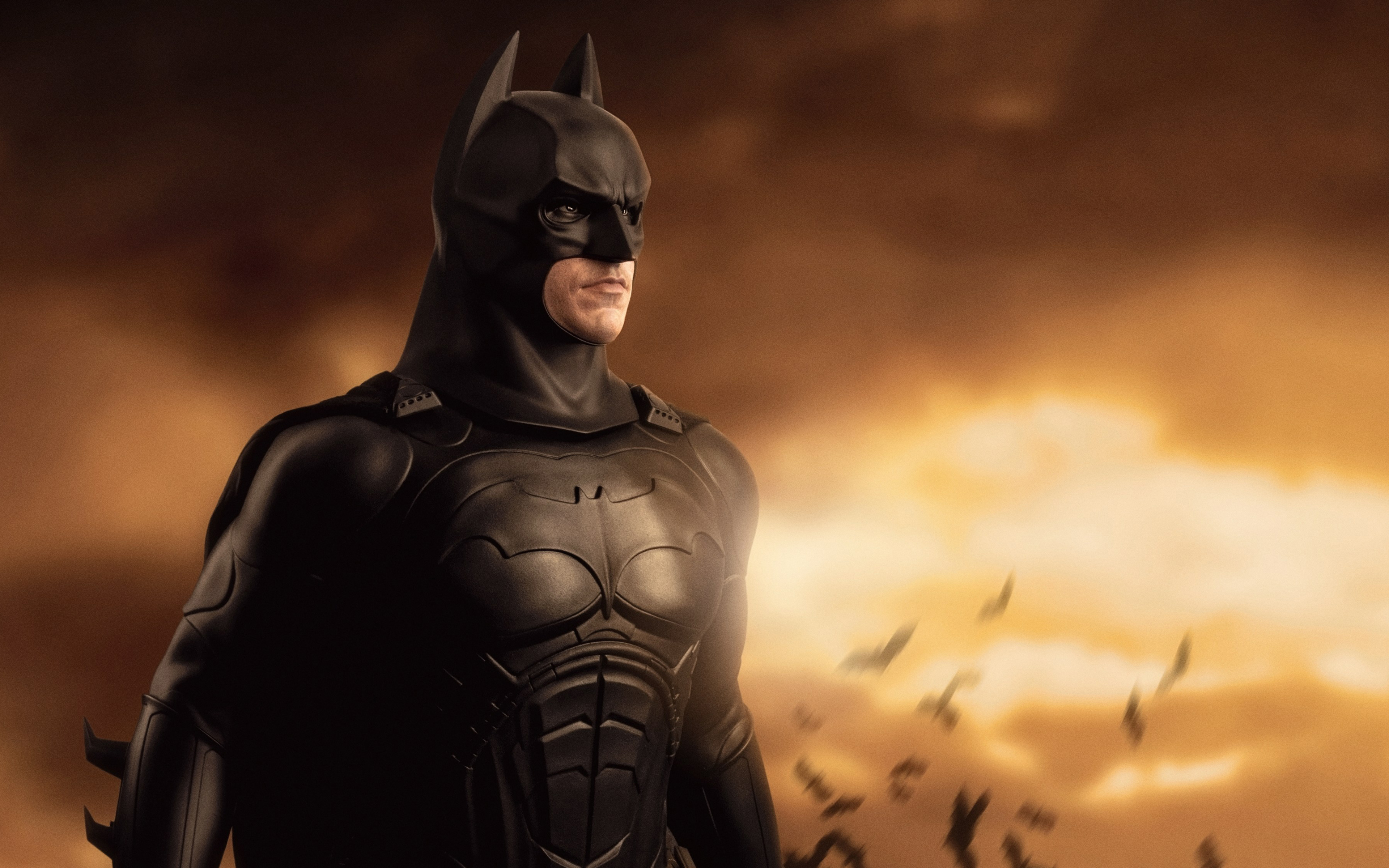 Последняя версия batman. Бэтмен Кристиан Бэйл обои. Бэтмен 4r. Кристиан Бейл Бэтмен. Бэтмен тёмный рыцарь 2005.