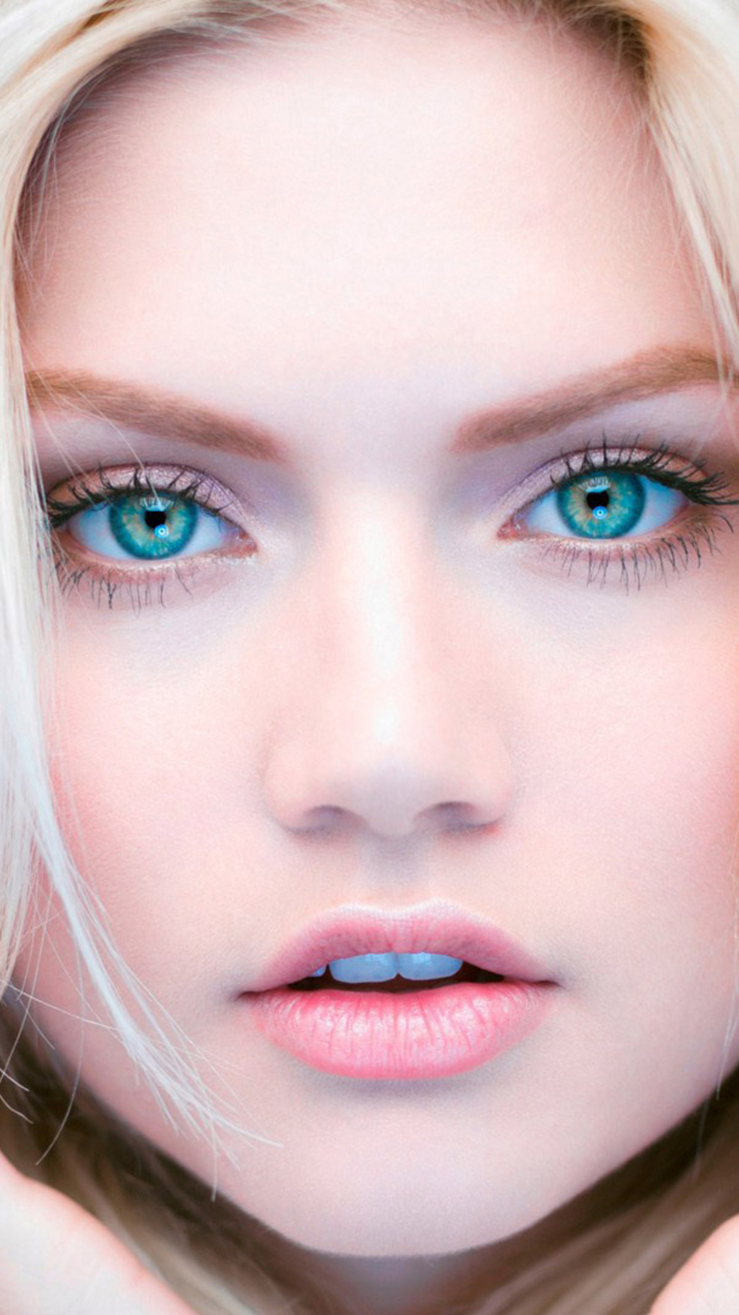 Beautiful Eyes Blonde Girl In 1440x2560 Resolution. beautiful-eyes-blonde-g...