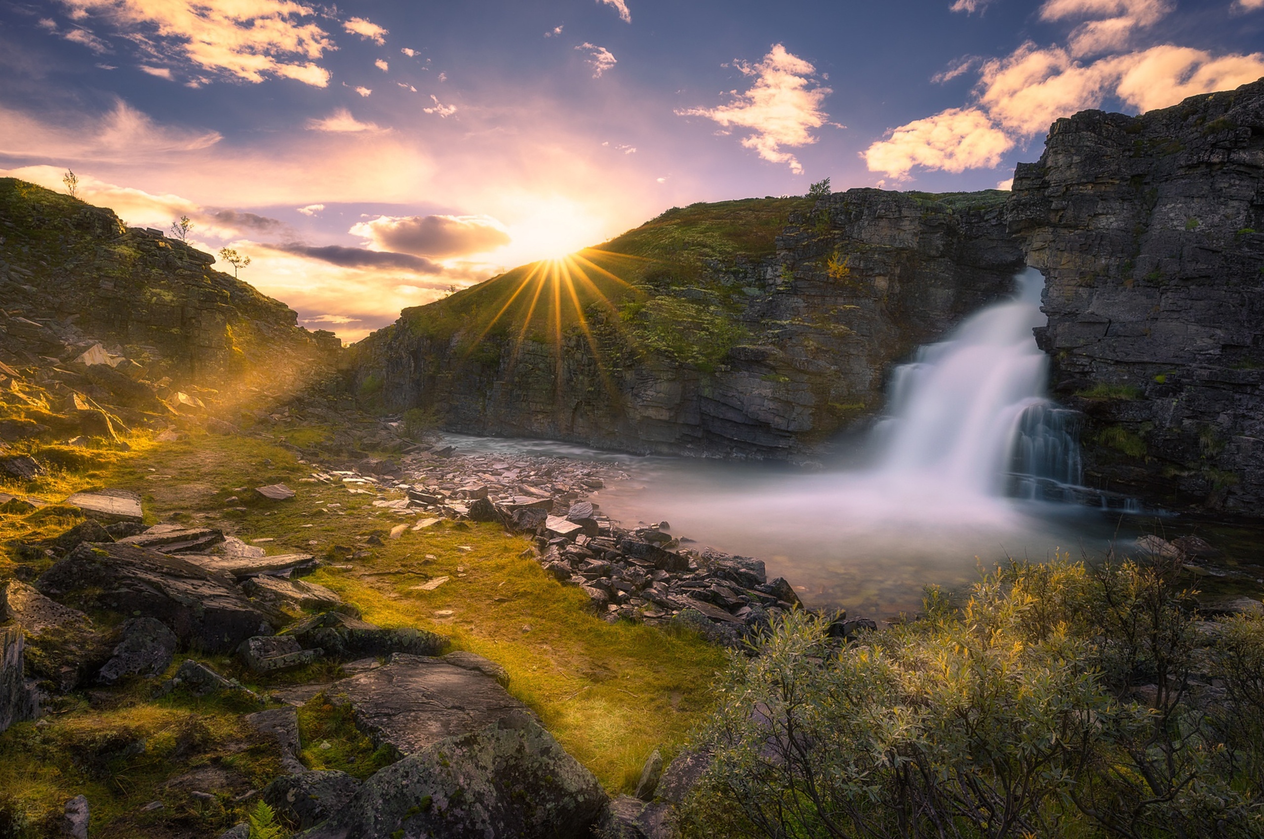 Водопад рассвет. Утро в Норвегии Григ. Природа Норвегии водопады. Норвегия река водопад горы. Рондане национальный парк.