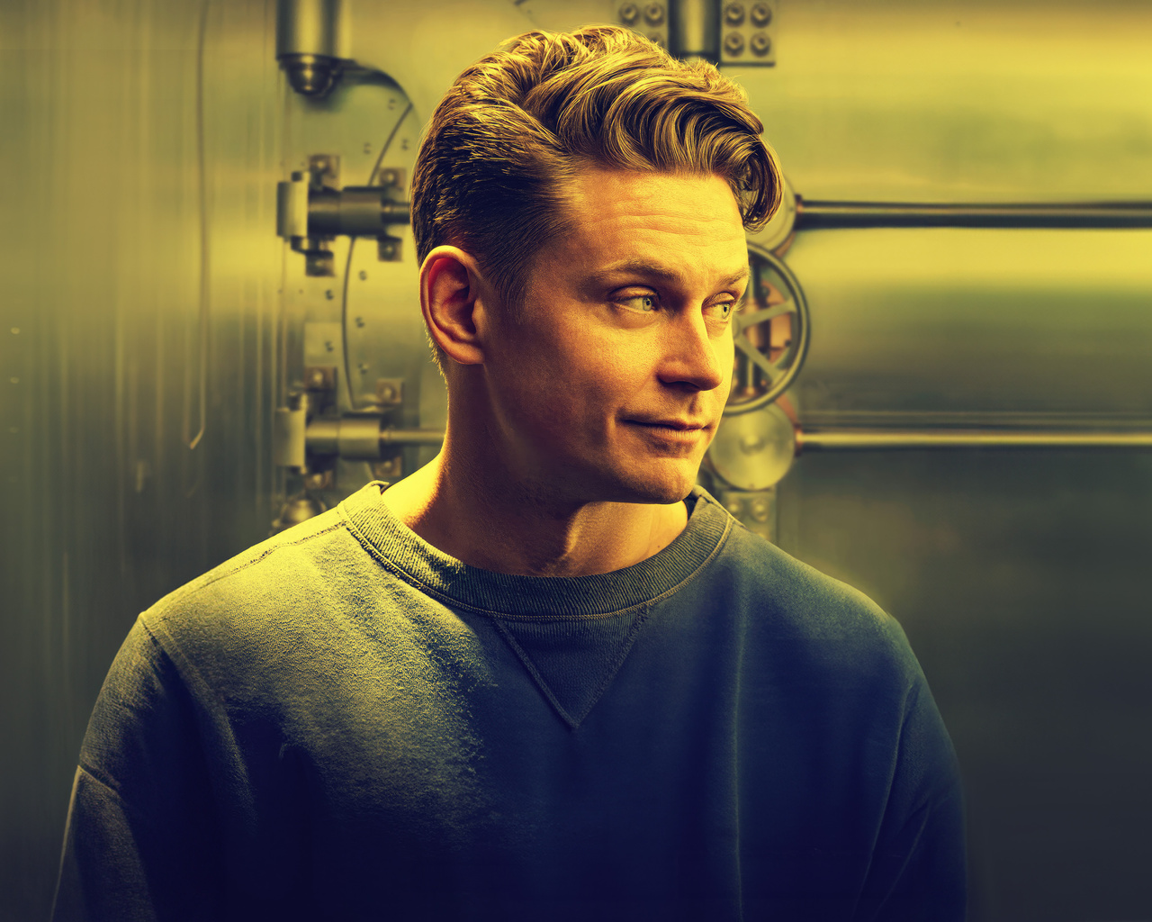 1280x1024 Billy Magnussen As Magnus In Lift Wallpaper,1280x1024