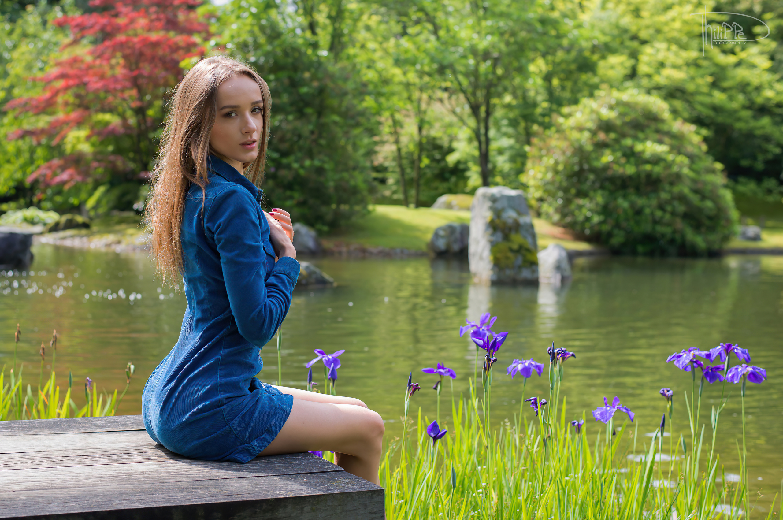 blue-dress-sitting-lake-side-5k-gd.jpg