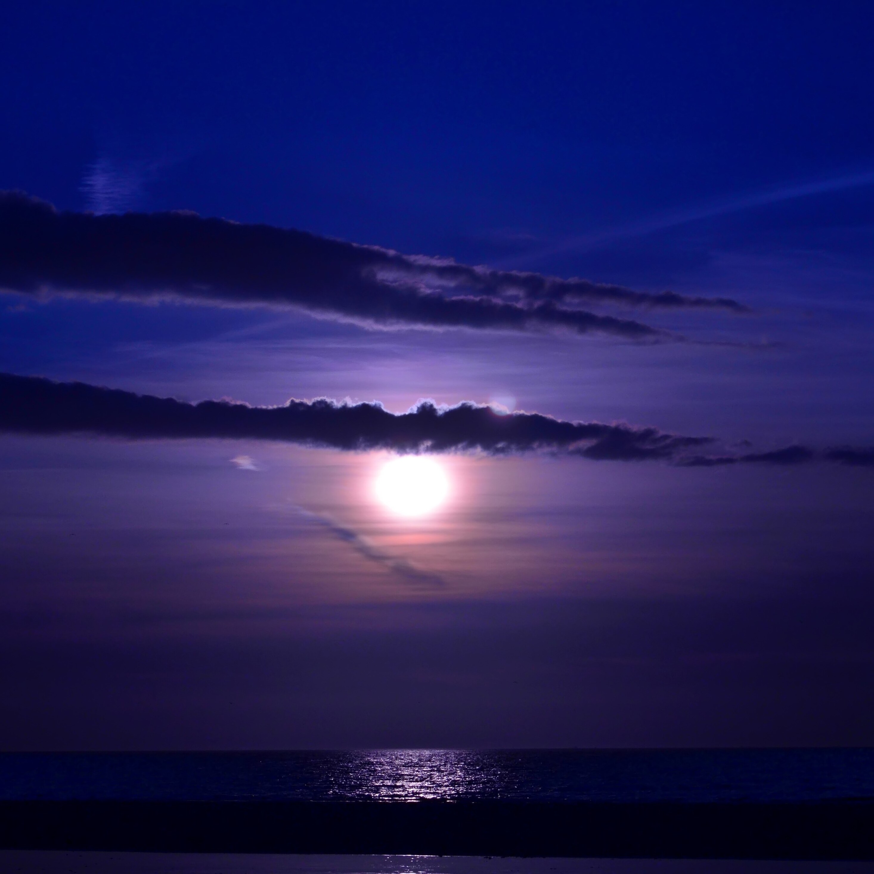 Вечер 4 3 24. Ночь Луна море. Ночное небо море. Лунная дорожка. Ночь картинки.