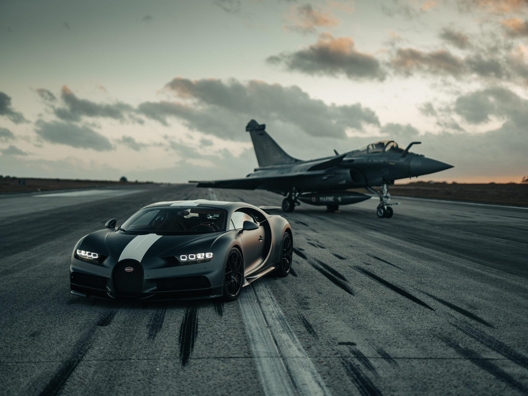 2048x1536 Bugatti Chiron And Dassault Rafale Marine Jet 8k 2048x1536 ...