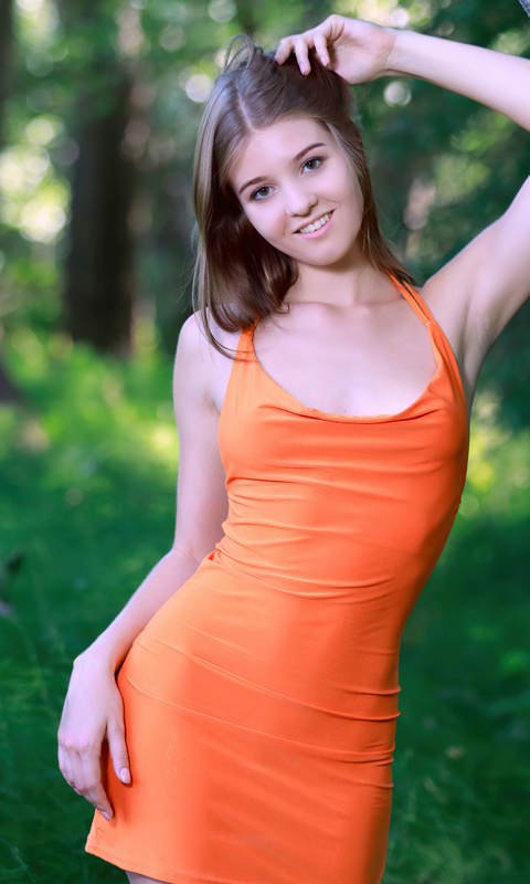carolina-kris-orange-dress-5k-kh.jpg