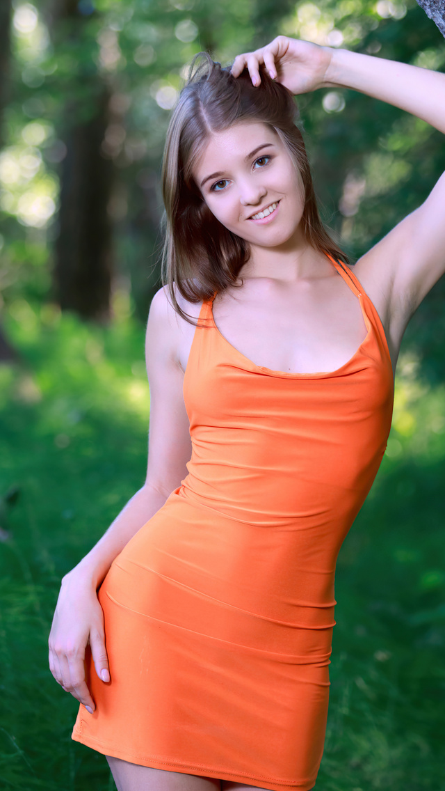 carolina-kris-orange-dress-5k-kh.jpg
