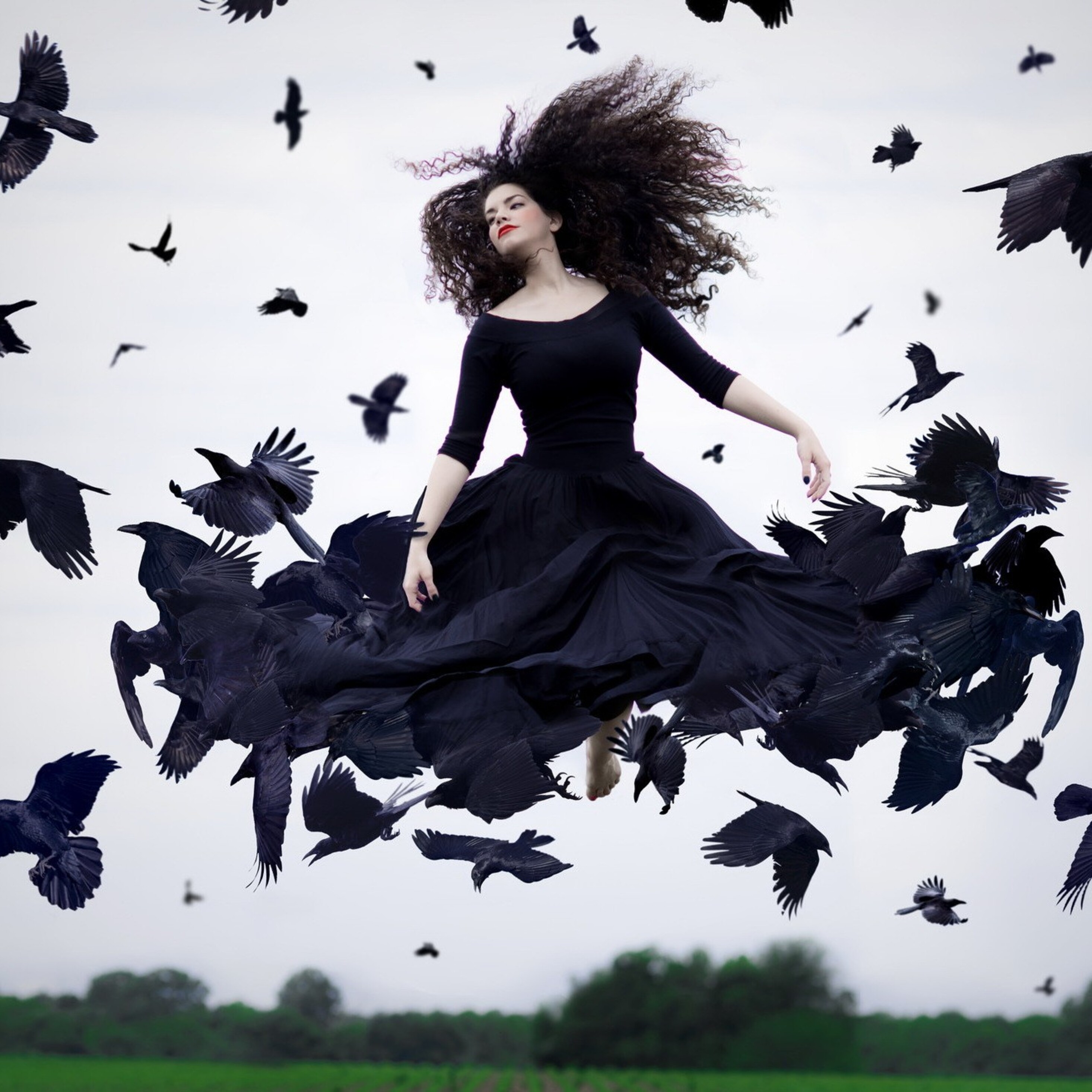 Кружатся черные вороны песня. Фотосессия с бабочками. Девушка летает. Девушка птица. Девушка-бабочка.