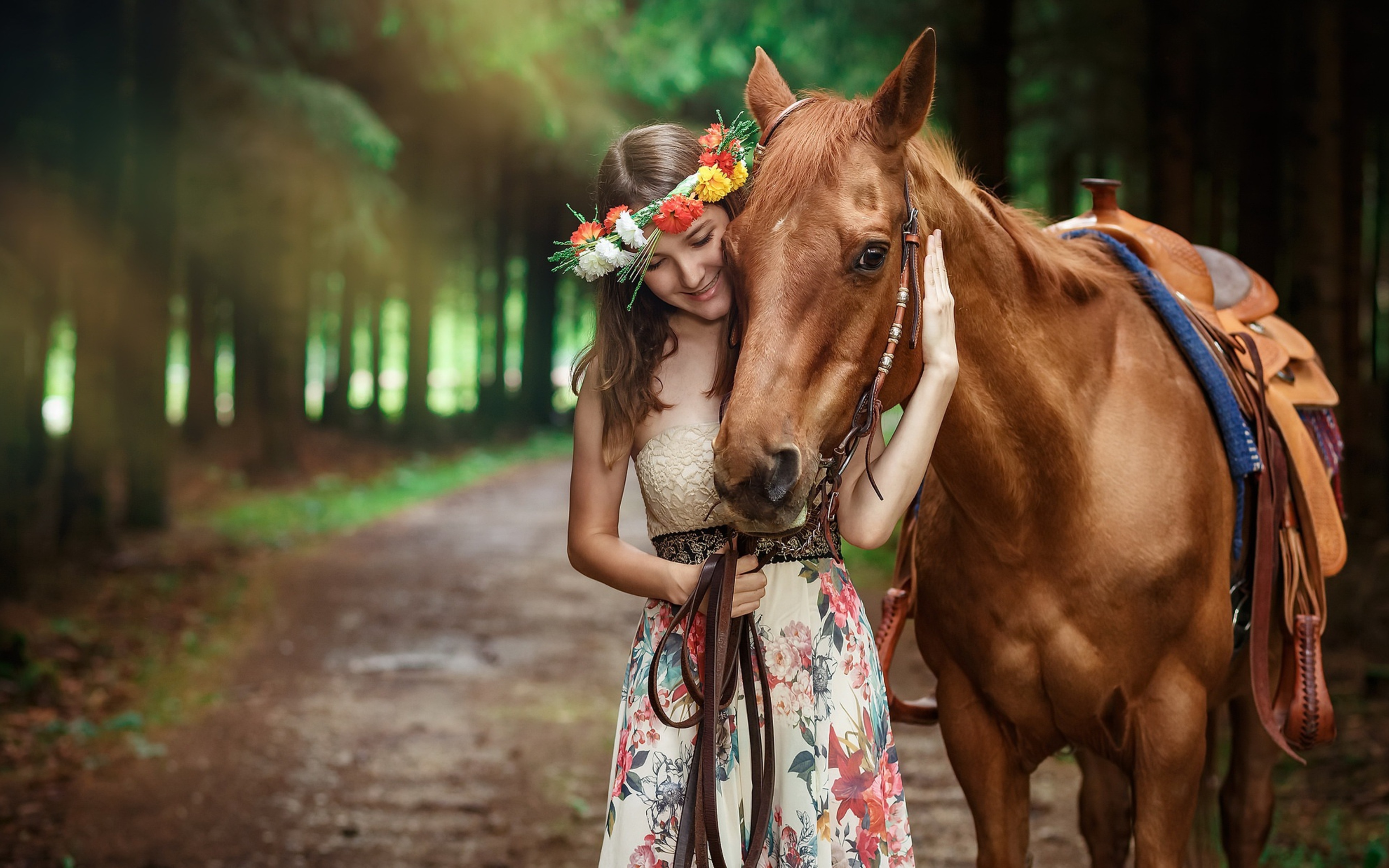 Верховая женщина. Хорс герл. Девочка и конь. Девушка с лошадью. Девочка на лошади.