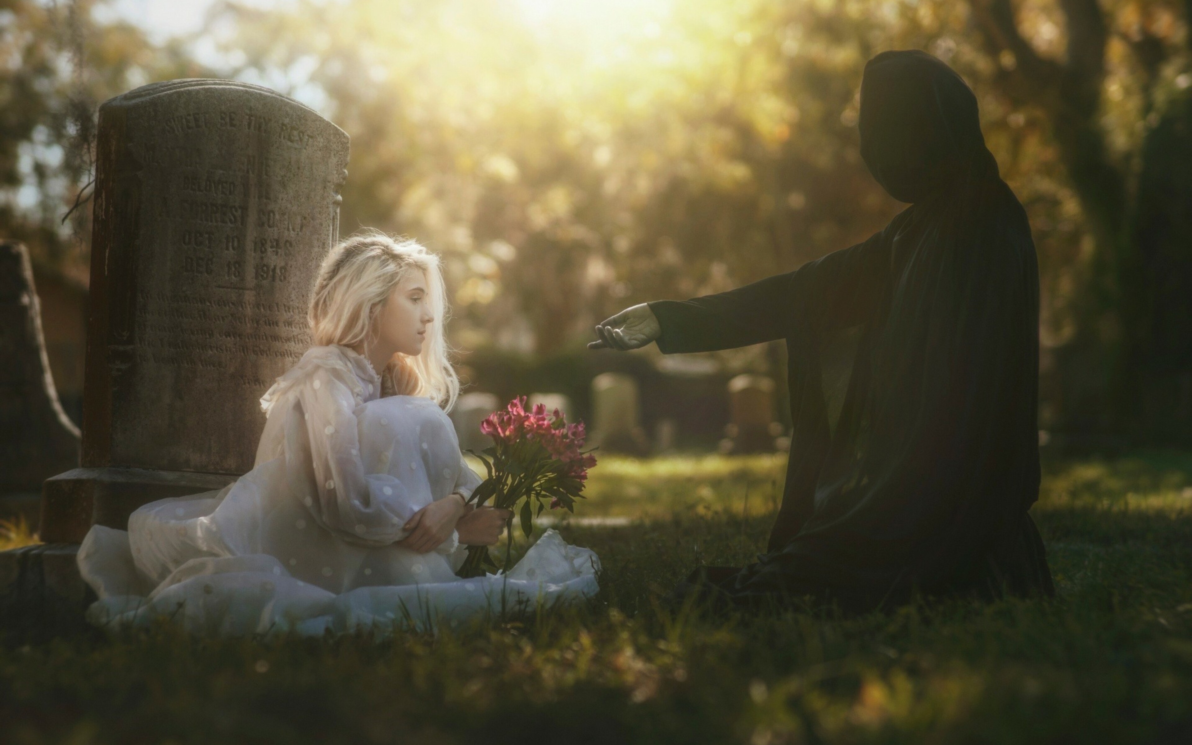 Песни душа обнимает купола. Фотосессия на кладбище. Мужчина с девочкой у могилы.