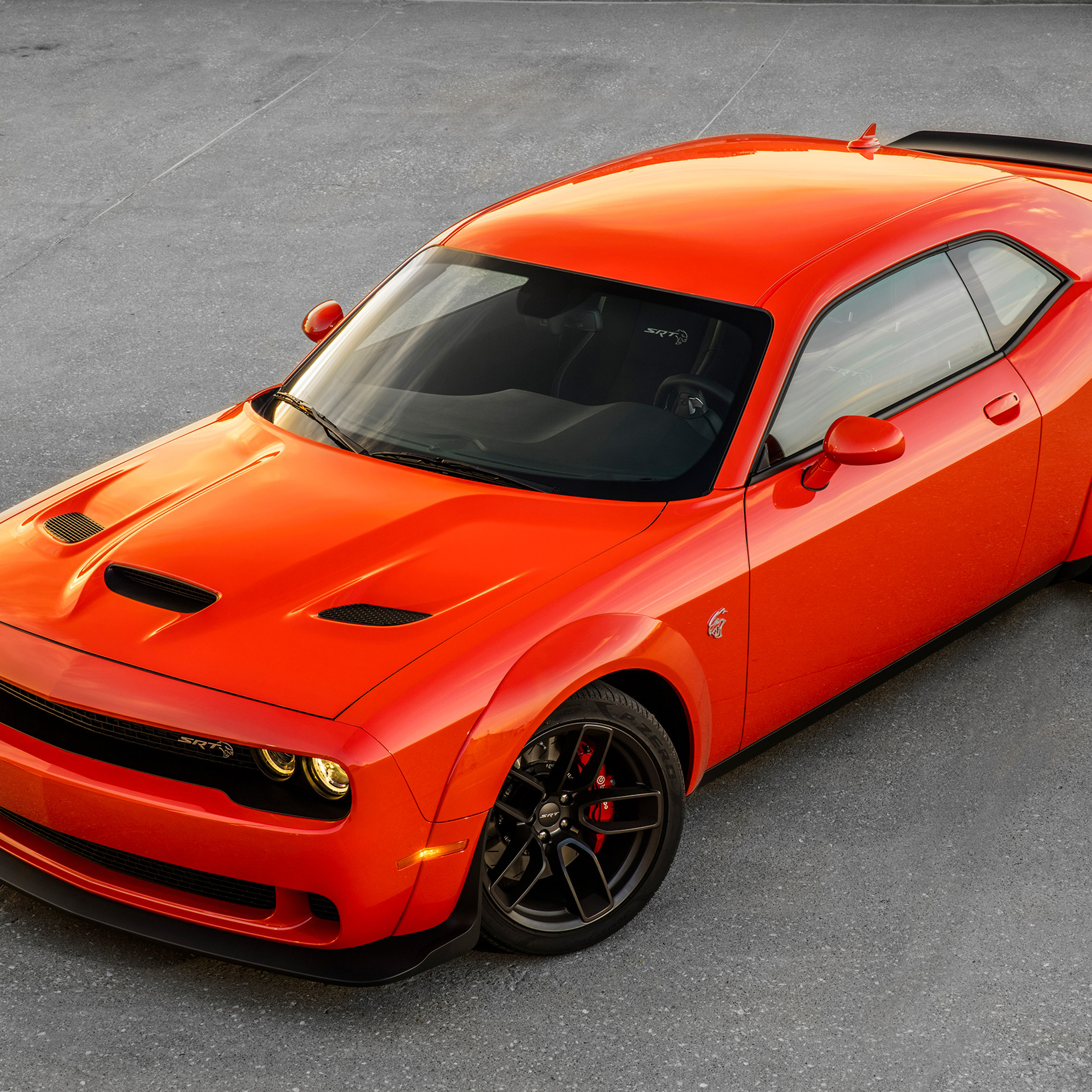 Оранжевый Додж Челленджер srt Hellcat