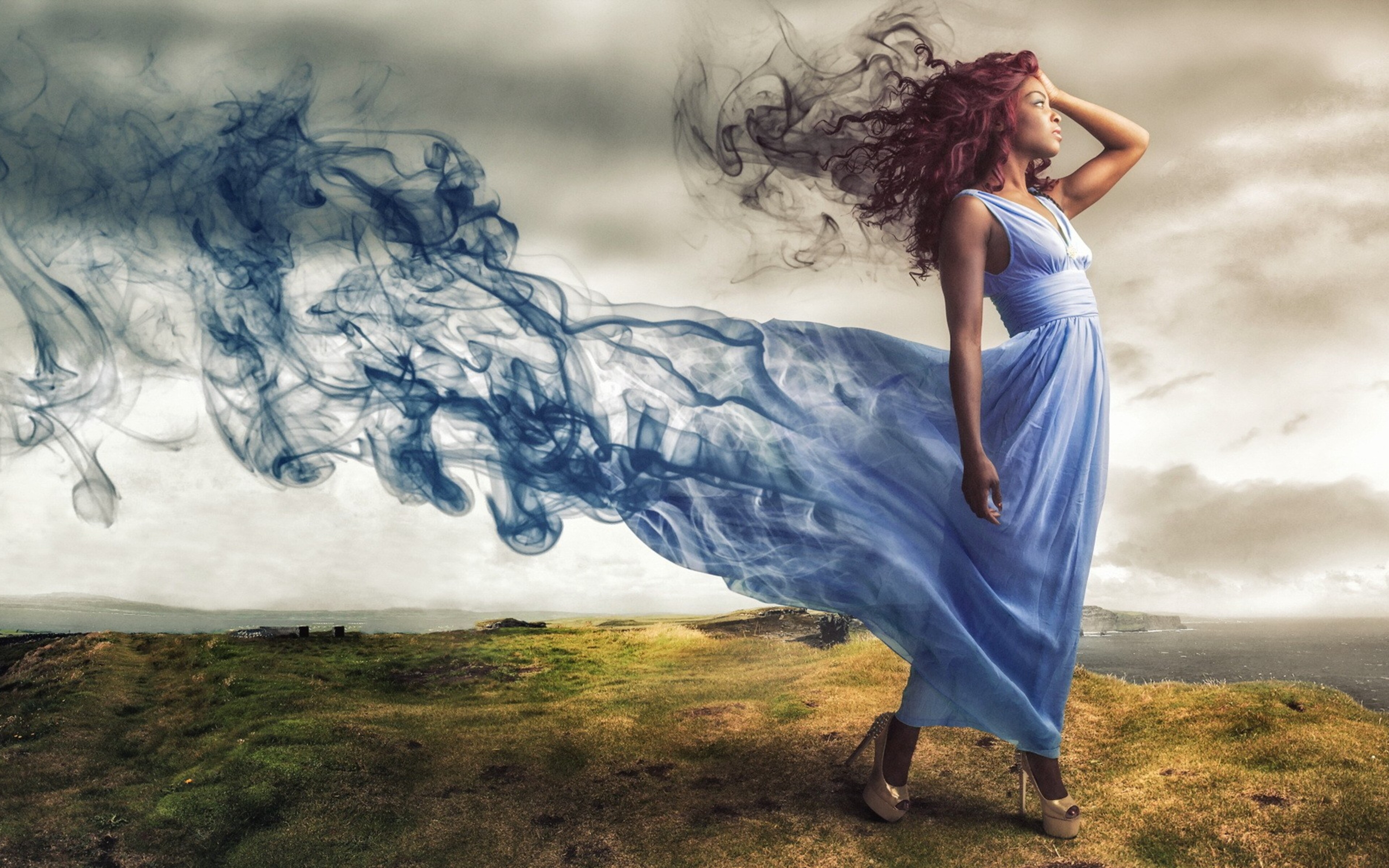 Ласковый ветер дул. Развивающееся платье. Женщина на ветру. Девушка в развивающемся платье. Девушки стихии.