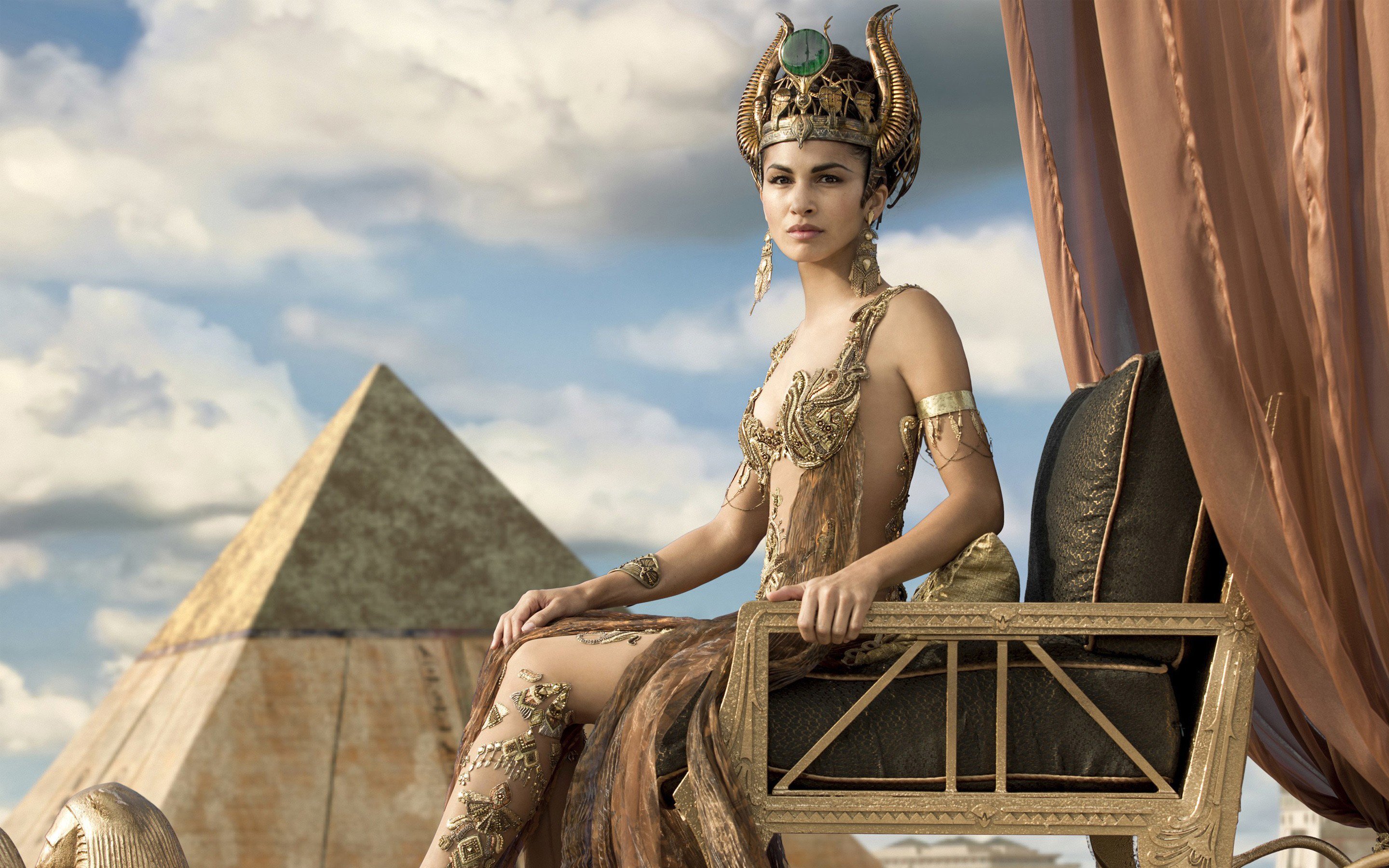 2880x1800 Elodie Yung As Hathor Gods Of Egypt Macbook Pro Retina HD 4k  Wallpapers, Images, Backgrounds, Photos and Pictures