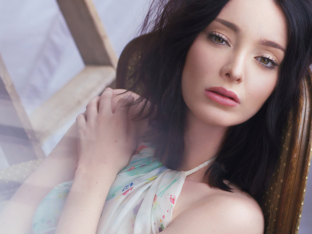 1024x768 Emma Dumont Grumpy Magazine 4k 1024x768 Resolution HD 4k