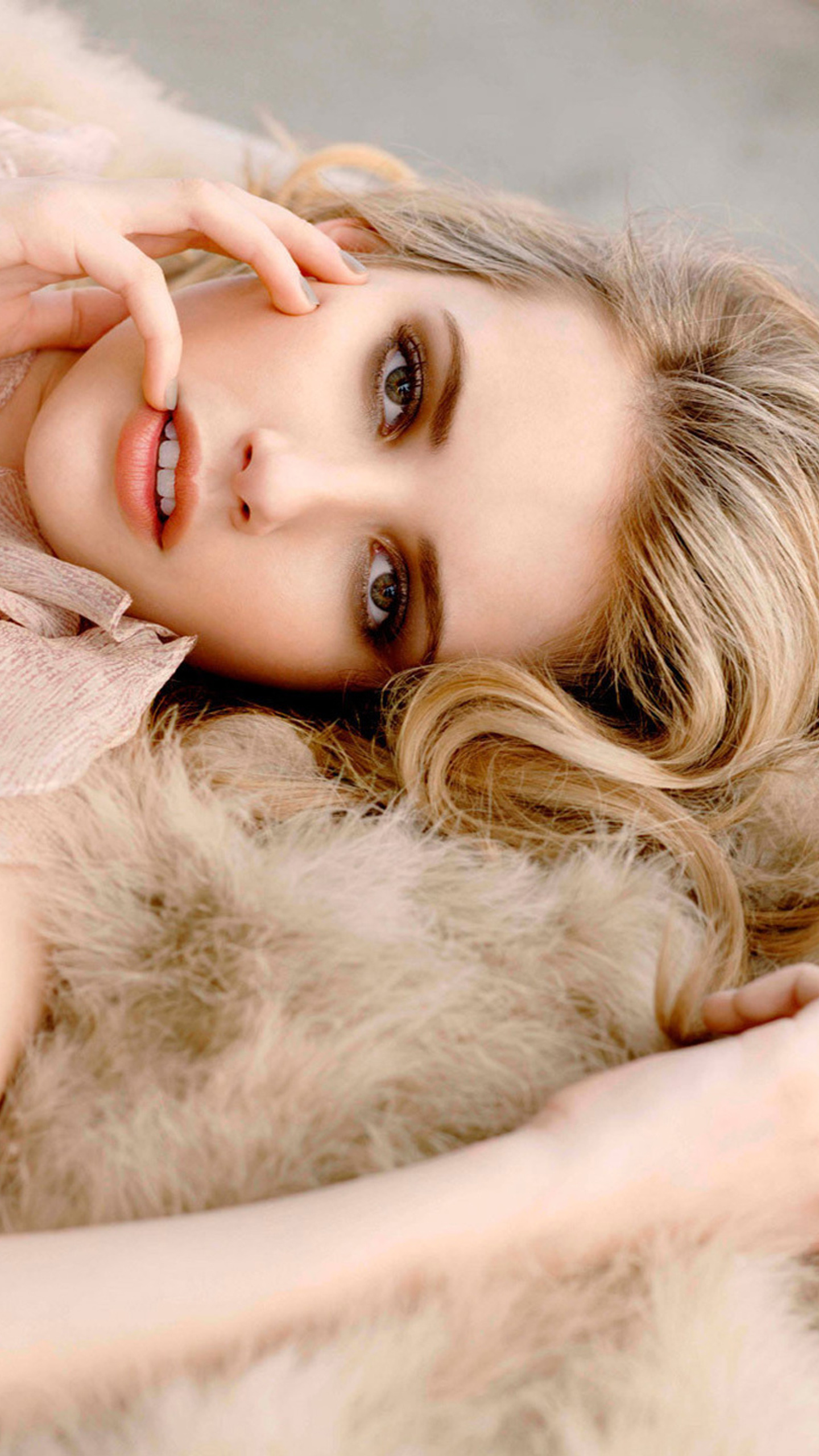 1440x2560 Emma Roberts HD Samsung Galaxy S6,S7 ,Google Pixel XL ,Nexus