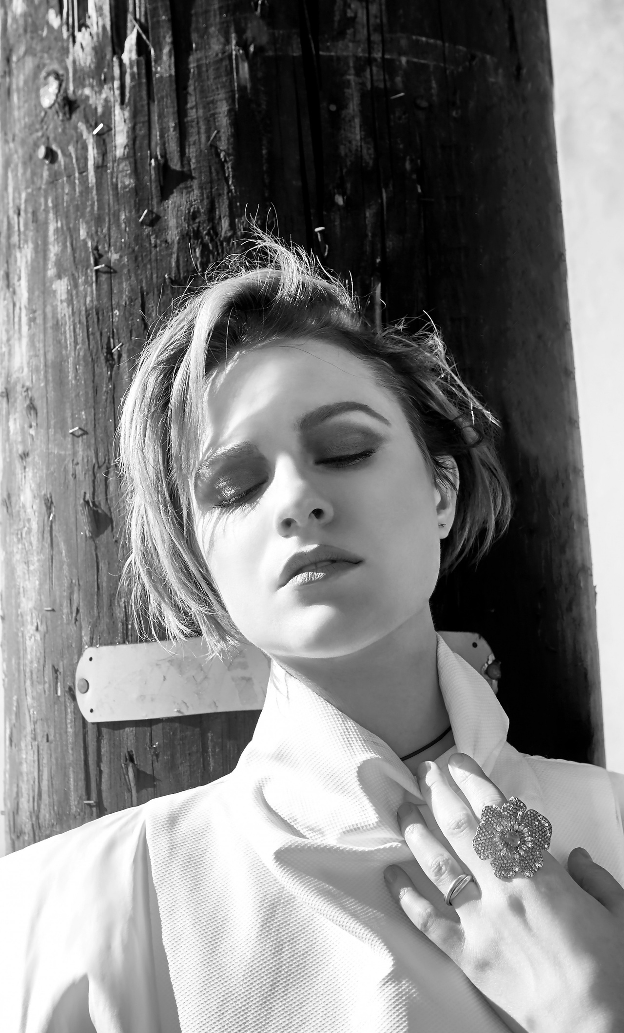 1280x2120 Evan Rachel Wood Monochrome 5k Iphone 6 Hd 4k Wallpapers