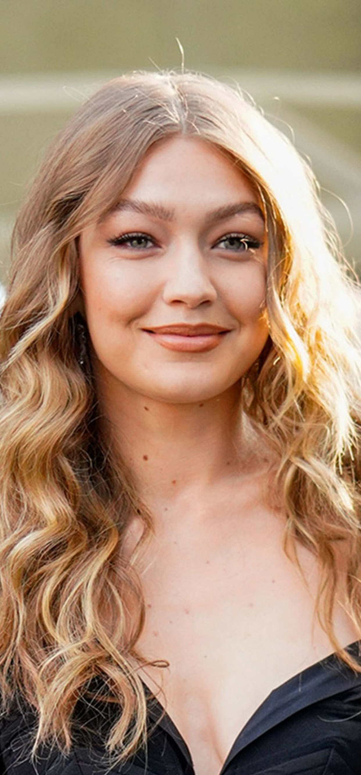 1242x2668 Gigi Hadid Smiling Iphone XS MAX ,HD 4k Wallpapers,Images ...