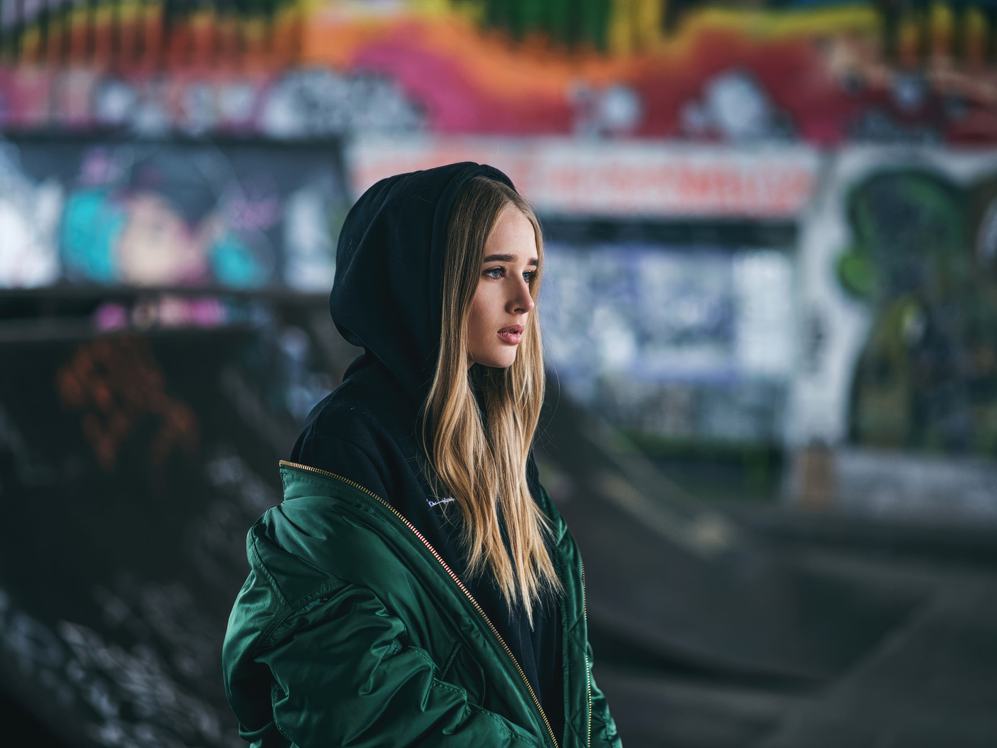 1400x1050 Girl In Hoodie Wallpaper,1400x1050 Resolution HD 4k