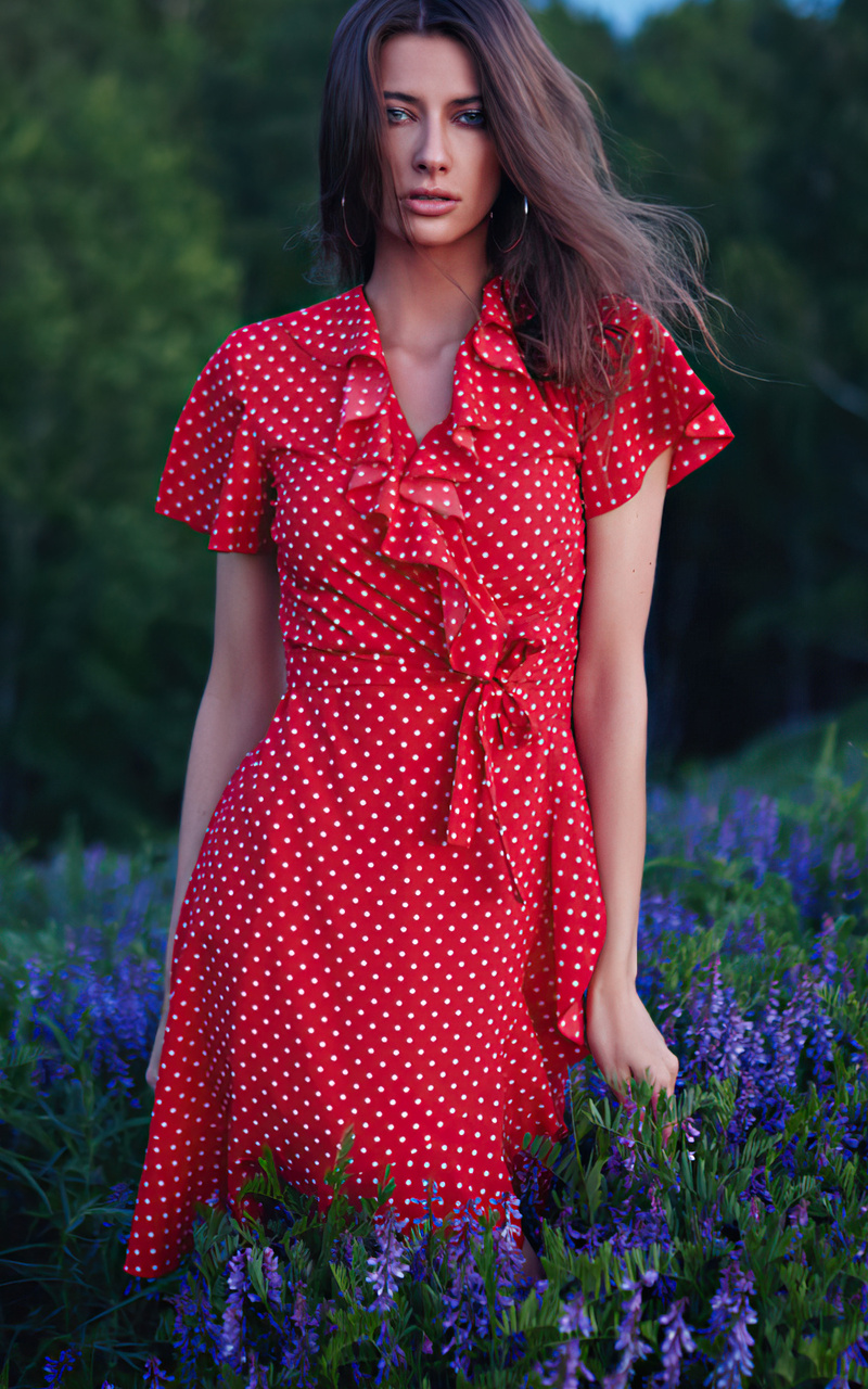 girl-red-polka-dress-field-7g.jpg