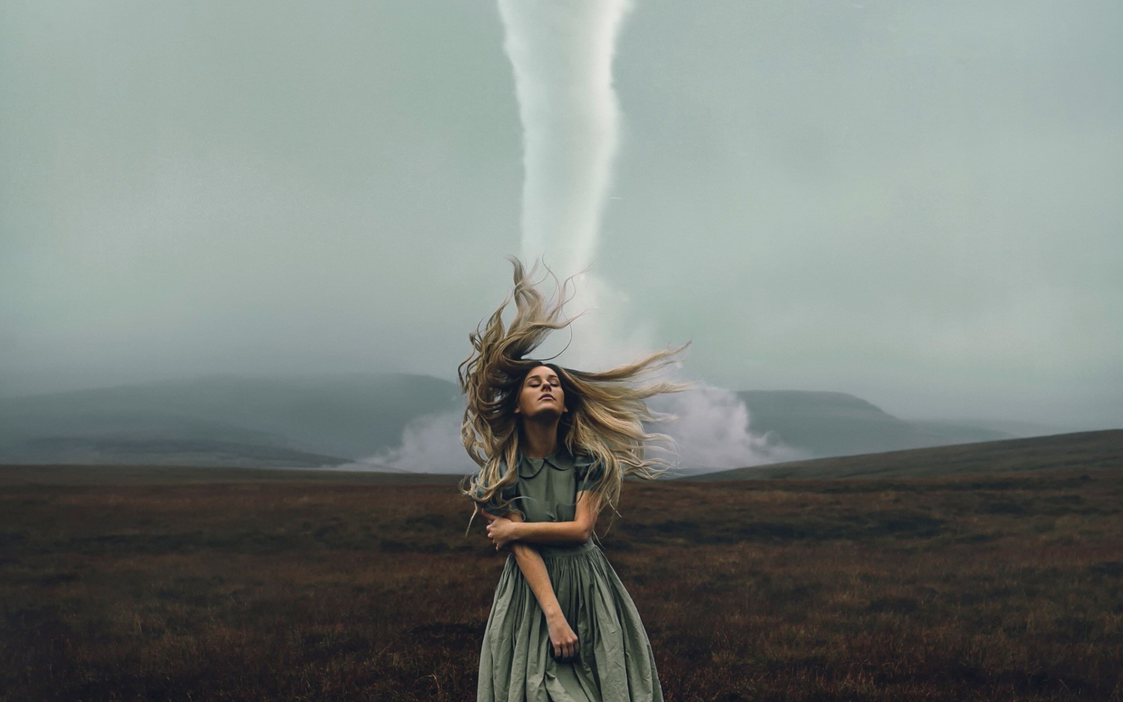 Дух вдохновения. Атмосферная фотосессия. Девушка на ветру. Девушка ураган. Атмосферные фотоработы.