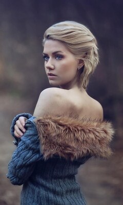 Girl Wearing Fur Coat Wallpaper In 240x400 Resolution