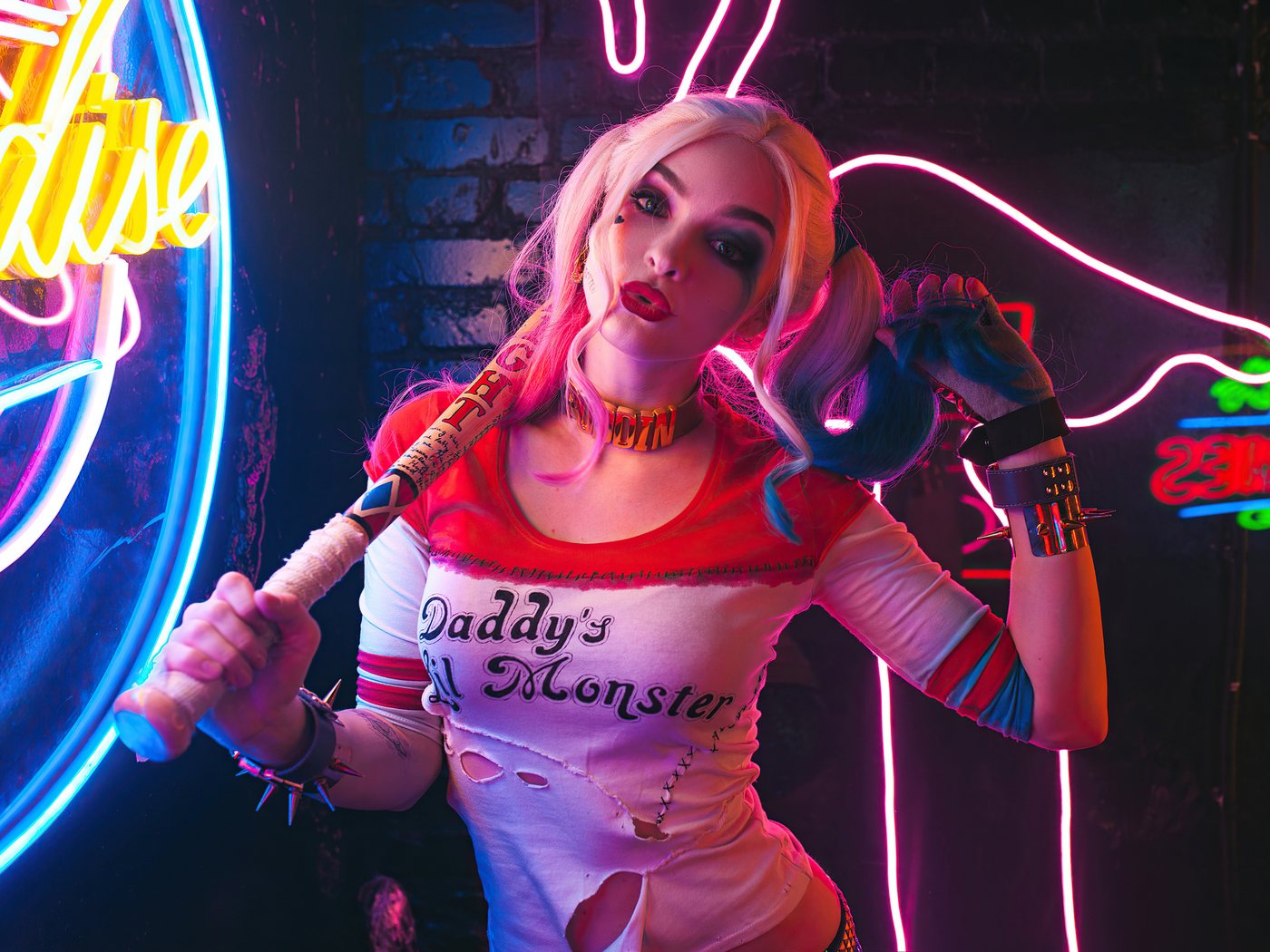 harley-quinn-suicide-squad-with-bat-4k-dq.jpg