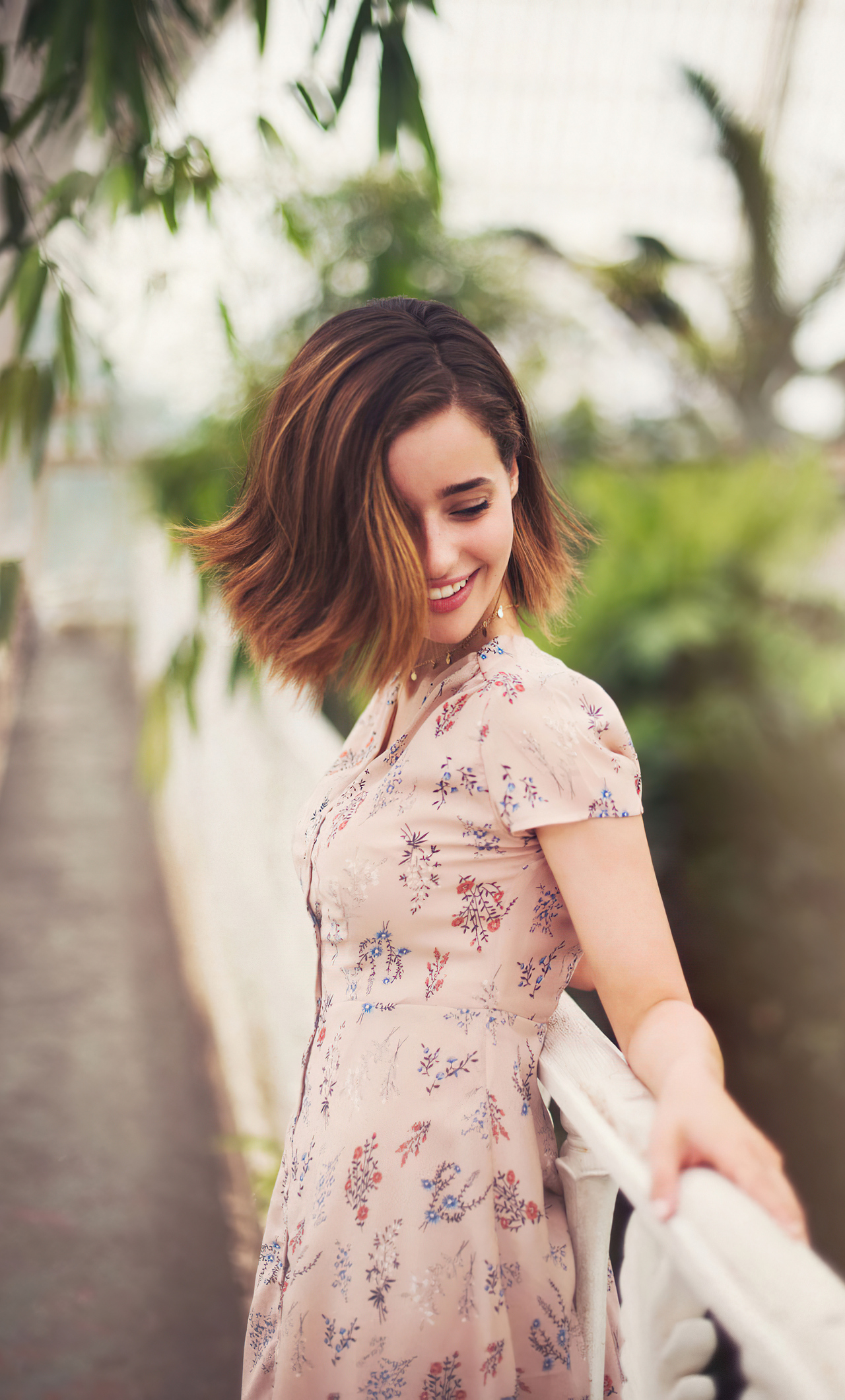 Holly Earl Smiling 2021 In 1280x2120 Resolution. 