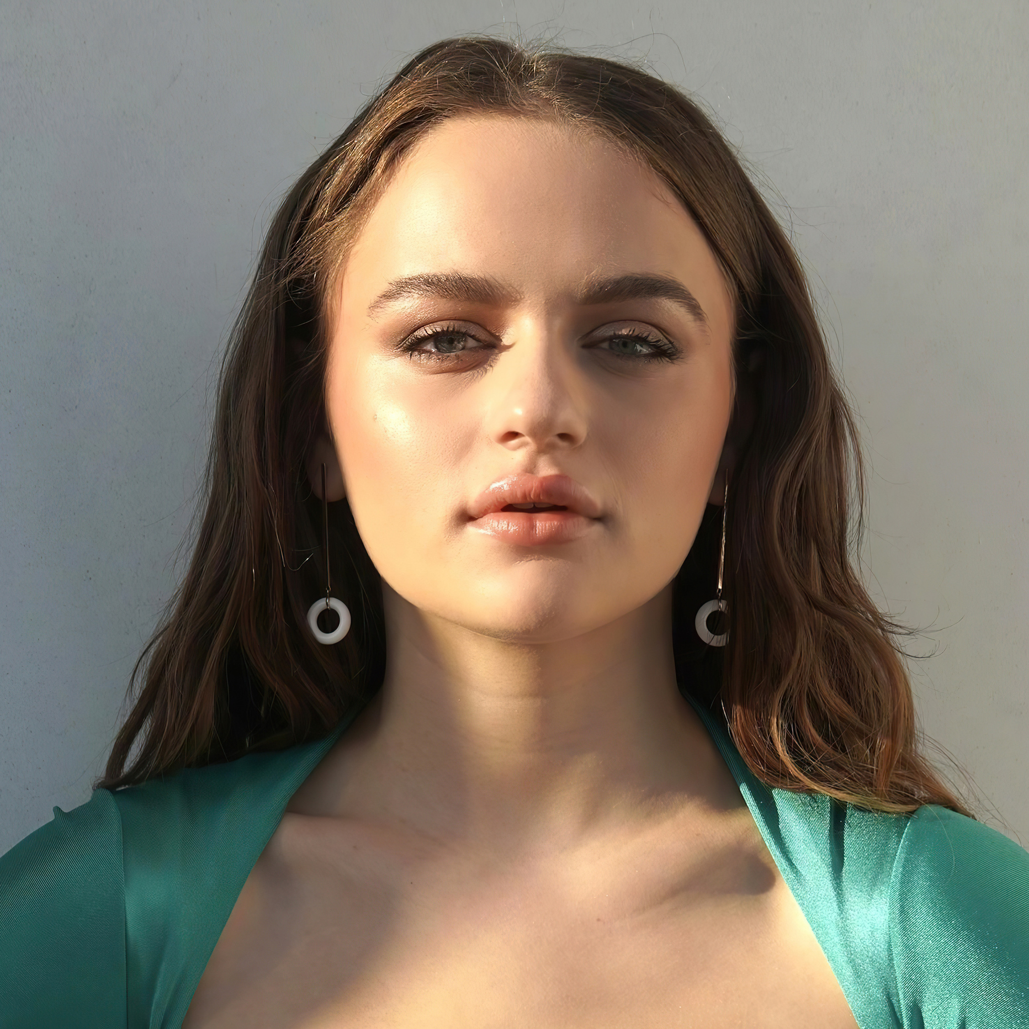 Joey King 4k 2020 Actress In 2048x2048 Resolution. joey-king-4k-2020-actres...