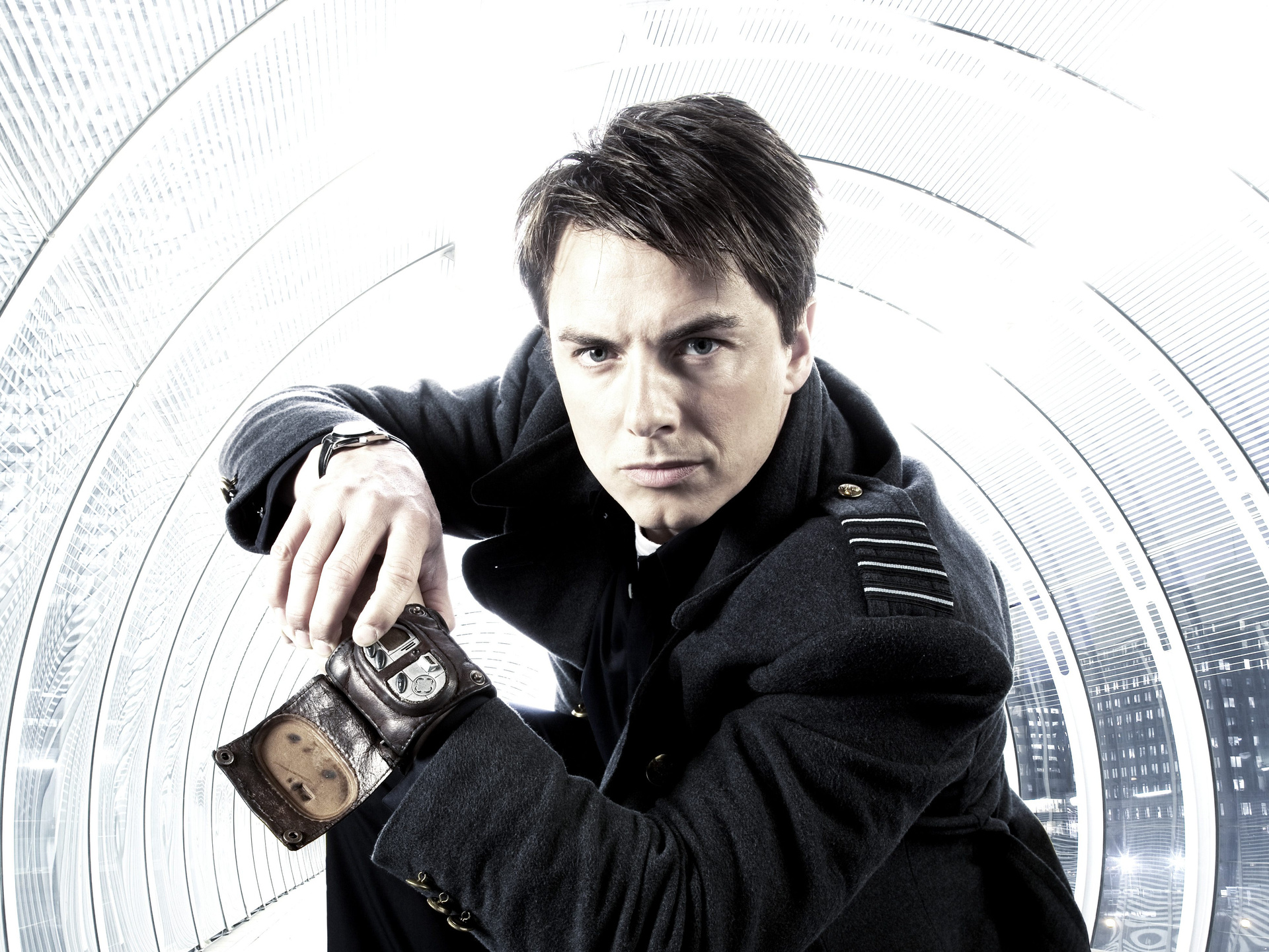 1920x1440 John Barrowman As Captain Jack Harkness In Torchwood Tv Show