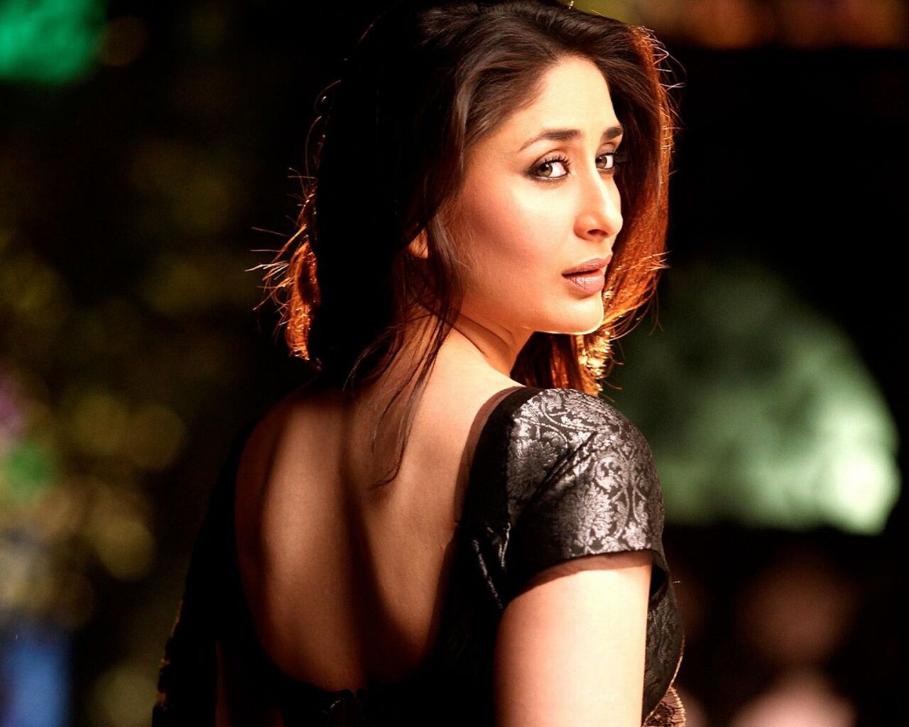 1280x1024 Kareena Kapoor In Saree 1280x1024 Resolution HD 4k Wallpapers,  Images, Backgrounds, Photos and Pictures