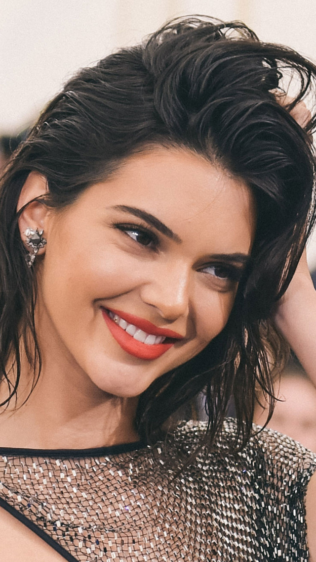 640x1136 Kendall Jenner Cute Smile iPhone 5,5c,5S,SE ,Ipod Touch HD 4k  Wallpapers, Images, Backgrounds, Photos and Pictures