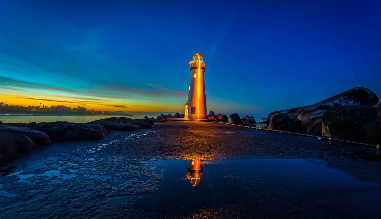 lighthouses-sunrises-and-sunsets-usa-monterey-bay-4k-u3.jpg