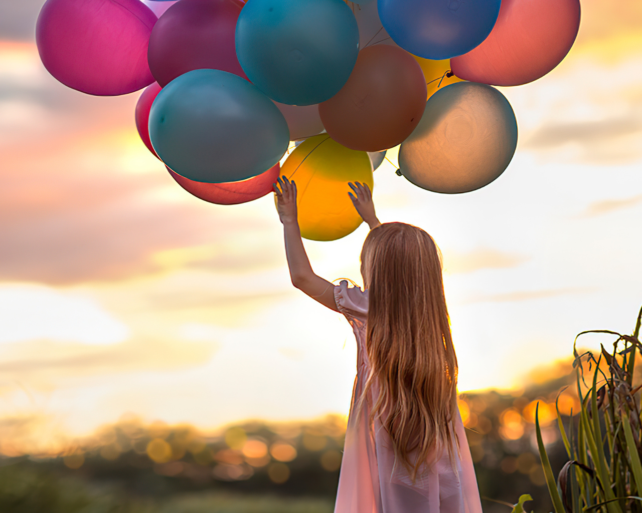 little-girl-with-colorful-balloons-tp.jpg