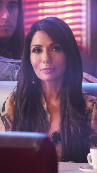 412x732 Mark Consuelos As Hiram Lodge Marisol Nichols As Hermione Lodge ...