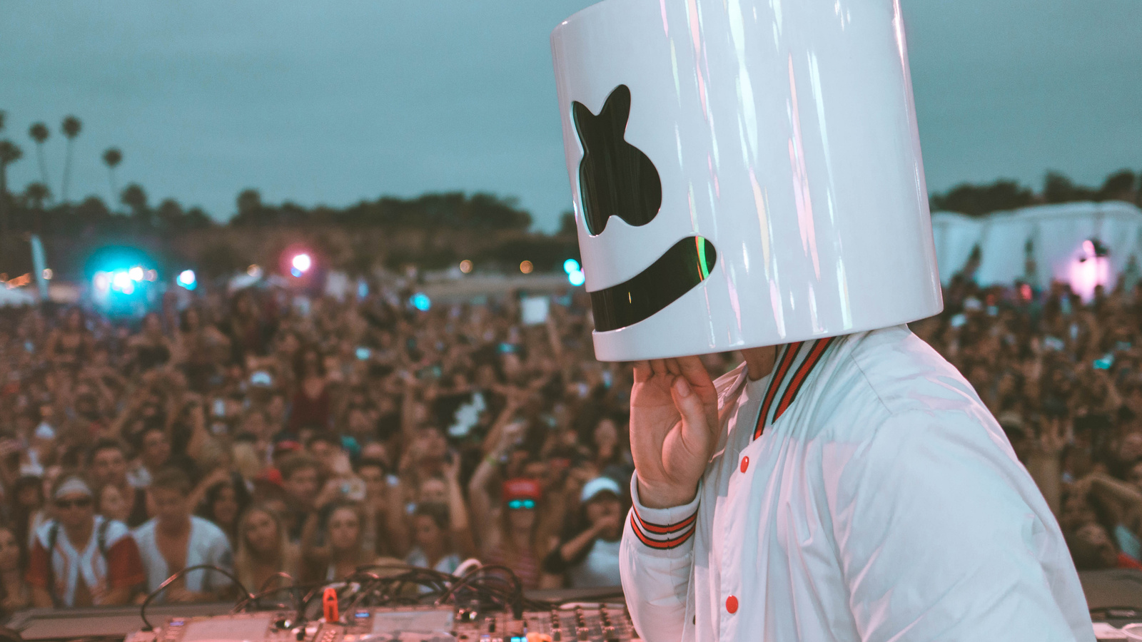 1600x900 Marshmello Performing Live Stage Crowd 5k Wallpaper,1600x900