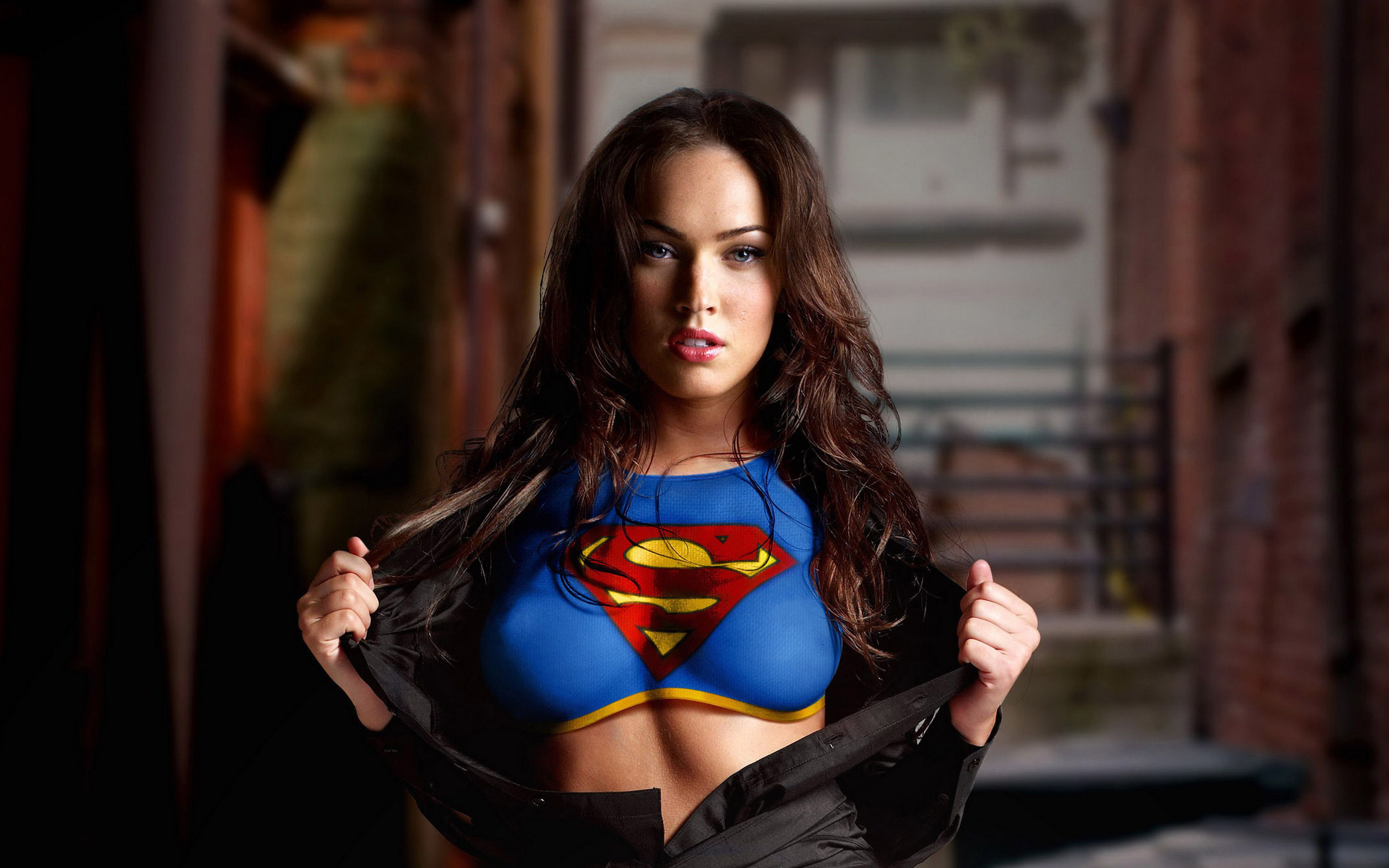Megan Fox As Supergirl In 2560x1600 Resolution. 