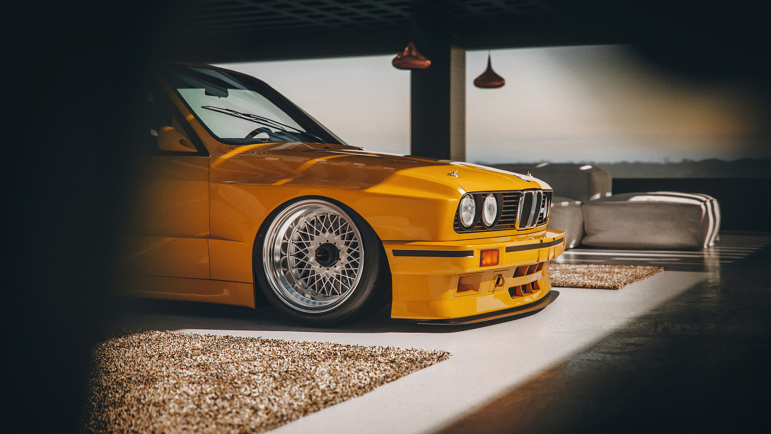 BMW E30 M3 - một biểu tượng của ô tô thể thao, được yêu thích vì sự mạnh mẽ và khí động học của nó. Hãy xem ngay hình ảnh liên quan để thấy rõ sự đẳng cấp và tinh thế của chiếc xe này.