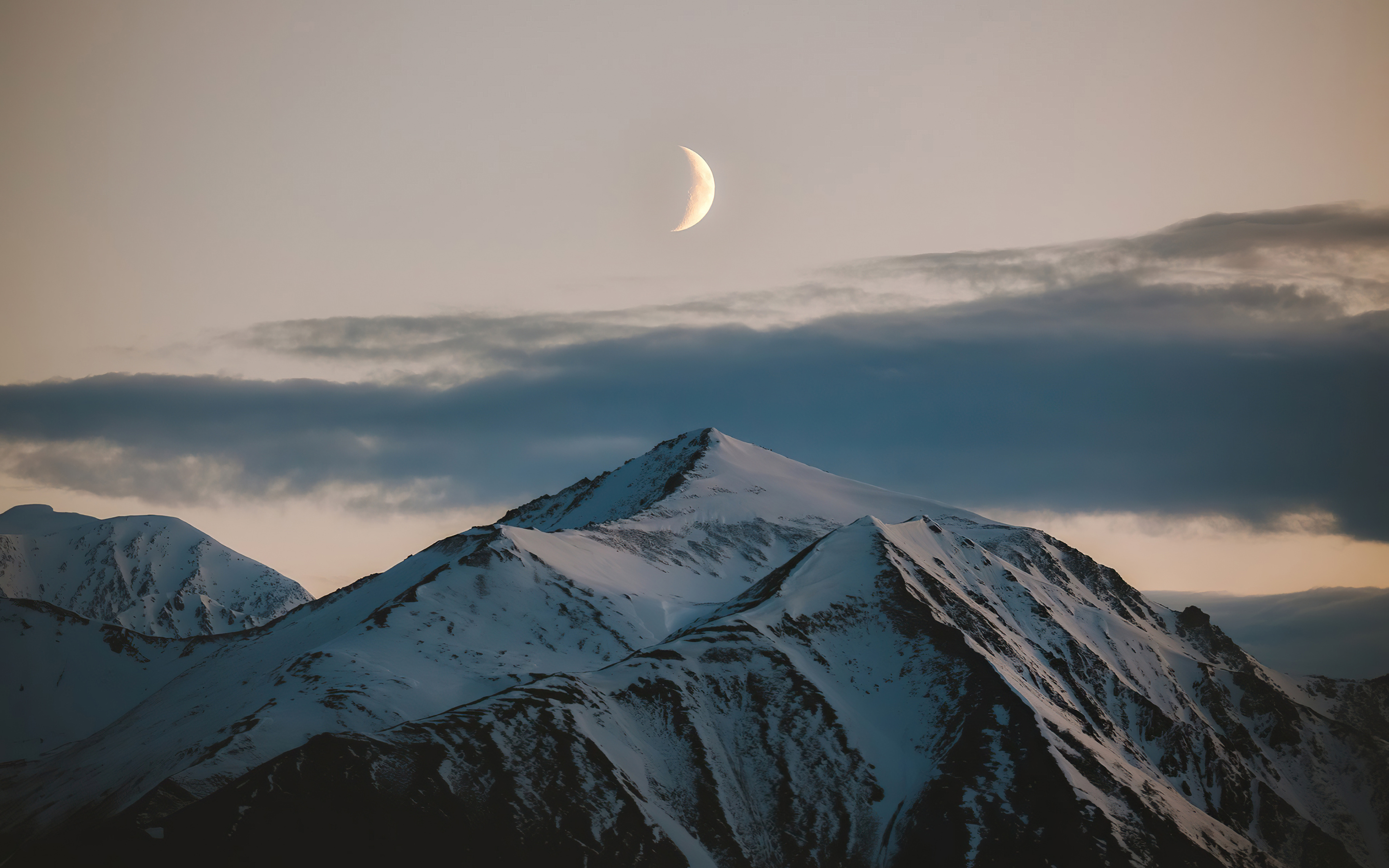 moon-above-mountains-winter-4k-ex.jpg