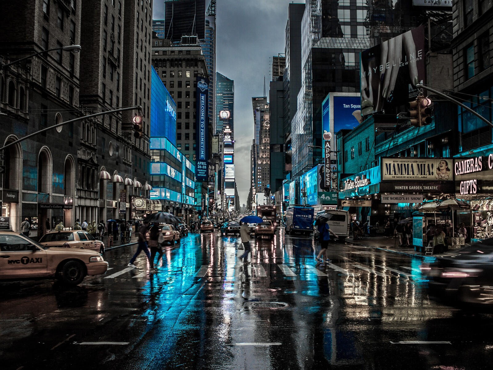 1600x1200 New York City Street Reflection Motion Blur Dark 4k 1600x1200 ...