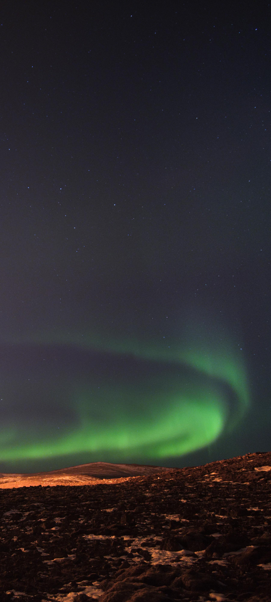 1080x2400 Northern Lights Over The Fagradalsfjall Volcanic Eruption In