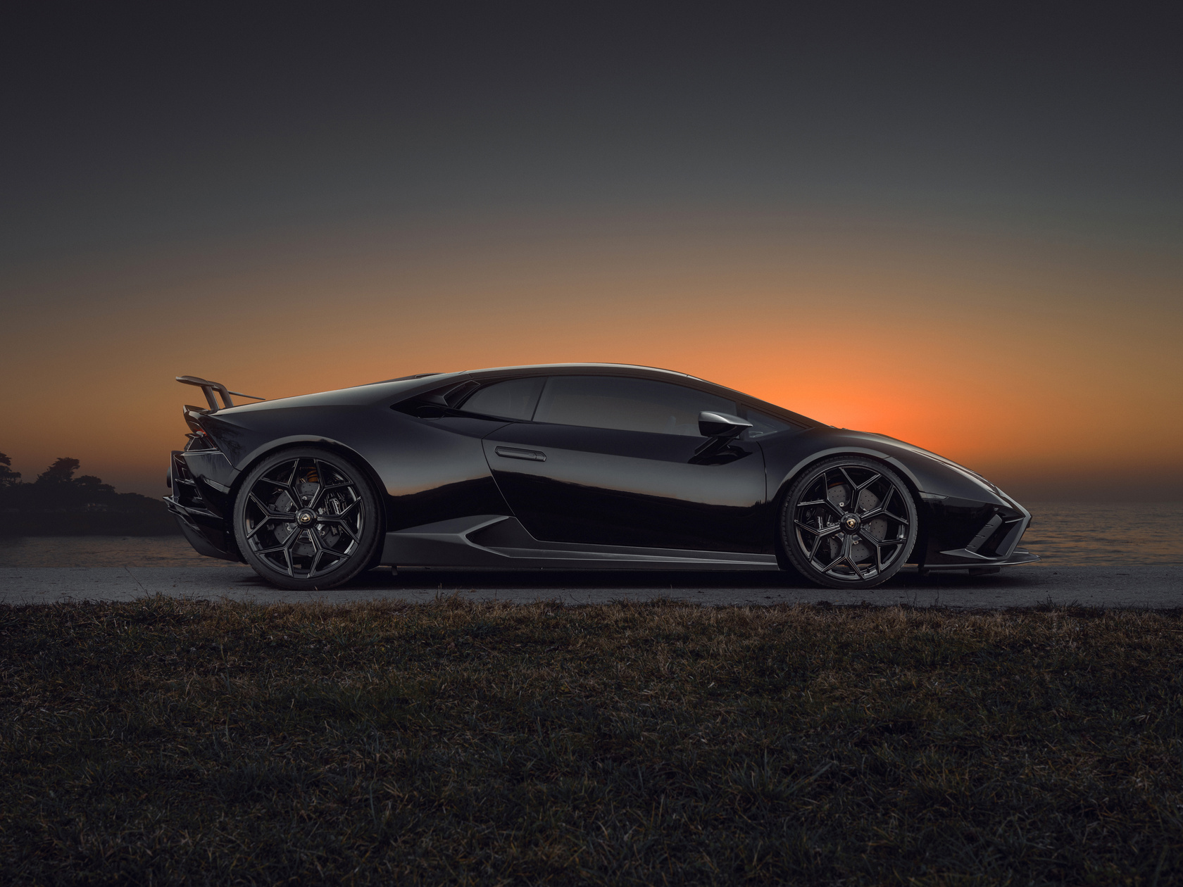 1680x1260 Novitec Lamborghini Huracan Evo Side View 10k 1680x1260 ...