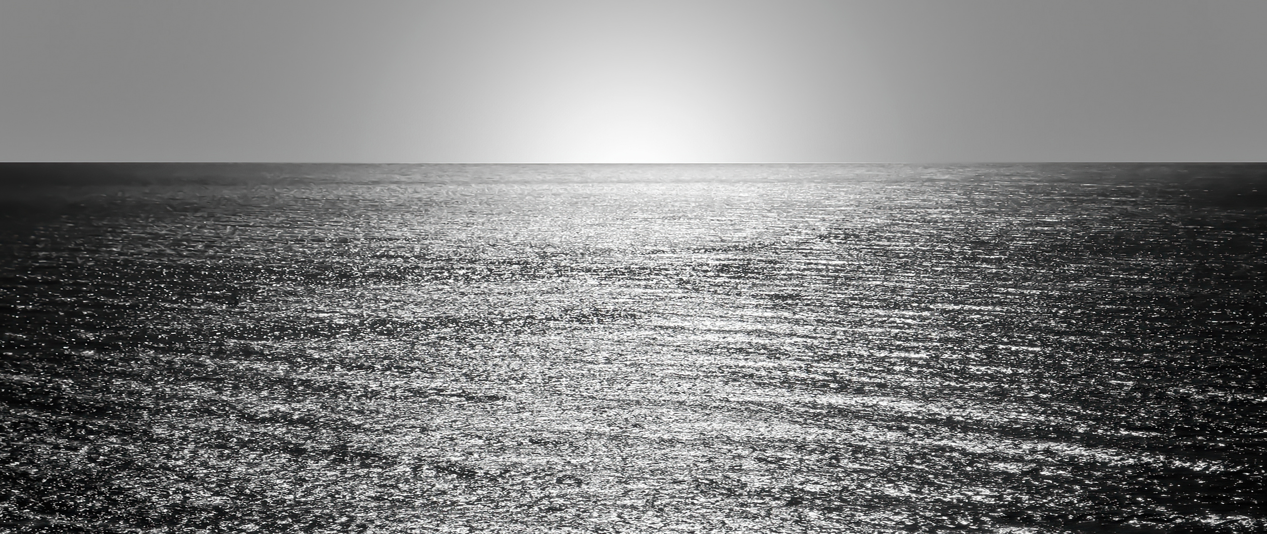 ocean-monochrome-4k-7t.jpg