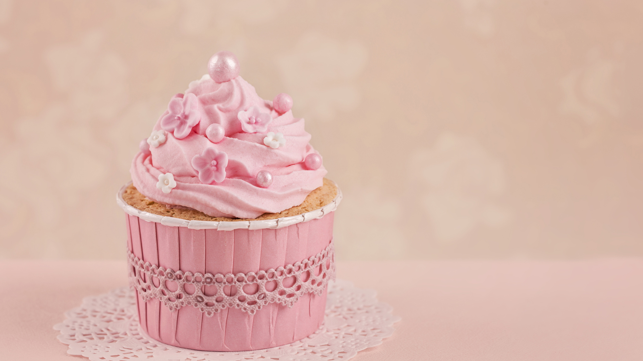Pink Cupcake 2048x1152 Resolution HD 4k